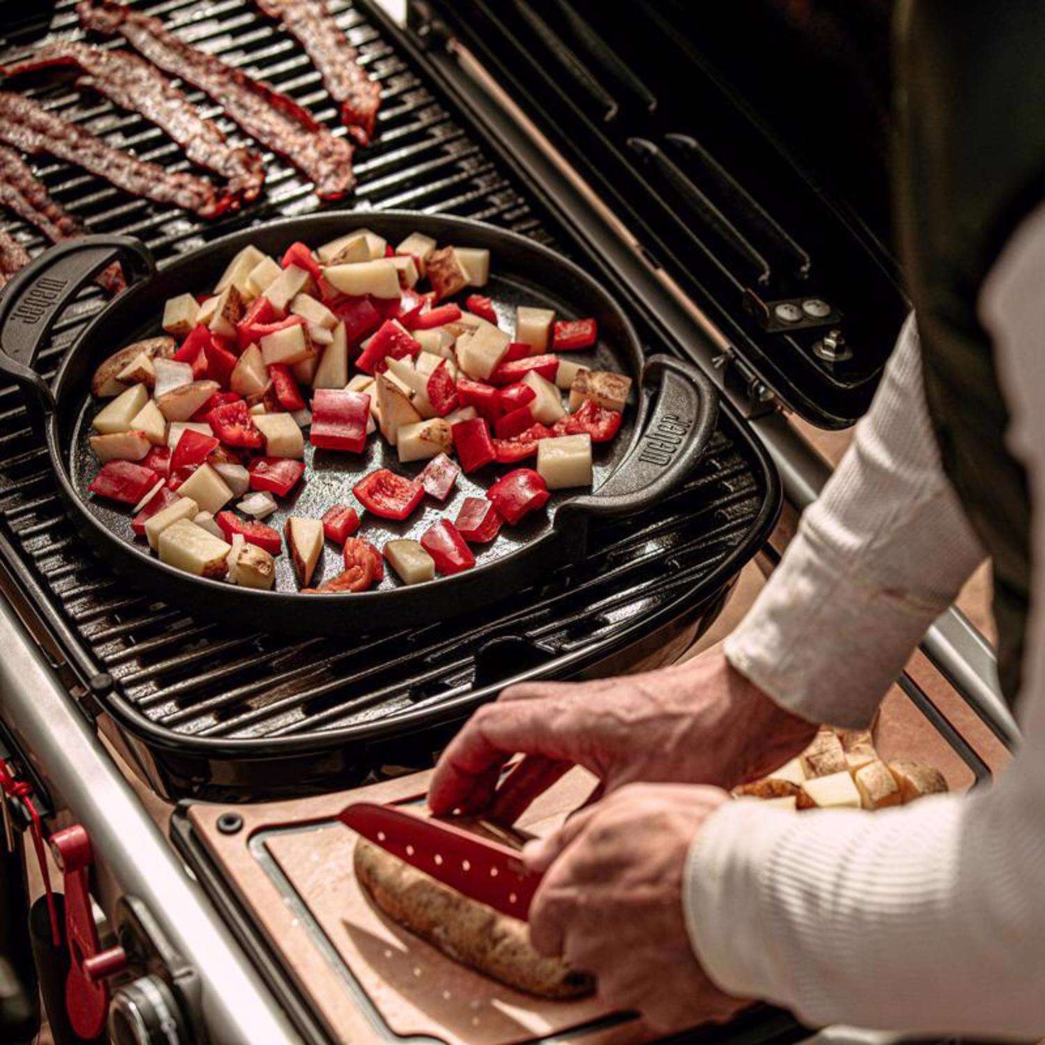 Weber Traveler 1 polttimen nestemäinen propaani kannettava grilli musta