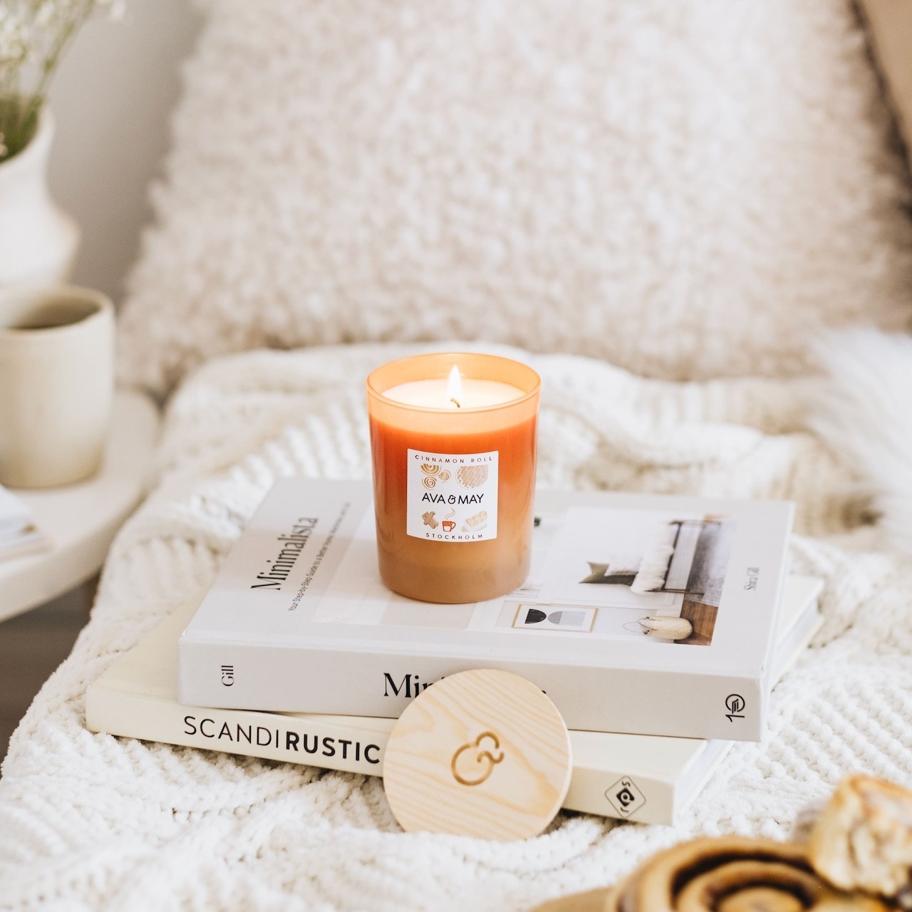 AVA & MAY Bougie parfumée Roulé à la Cannelle