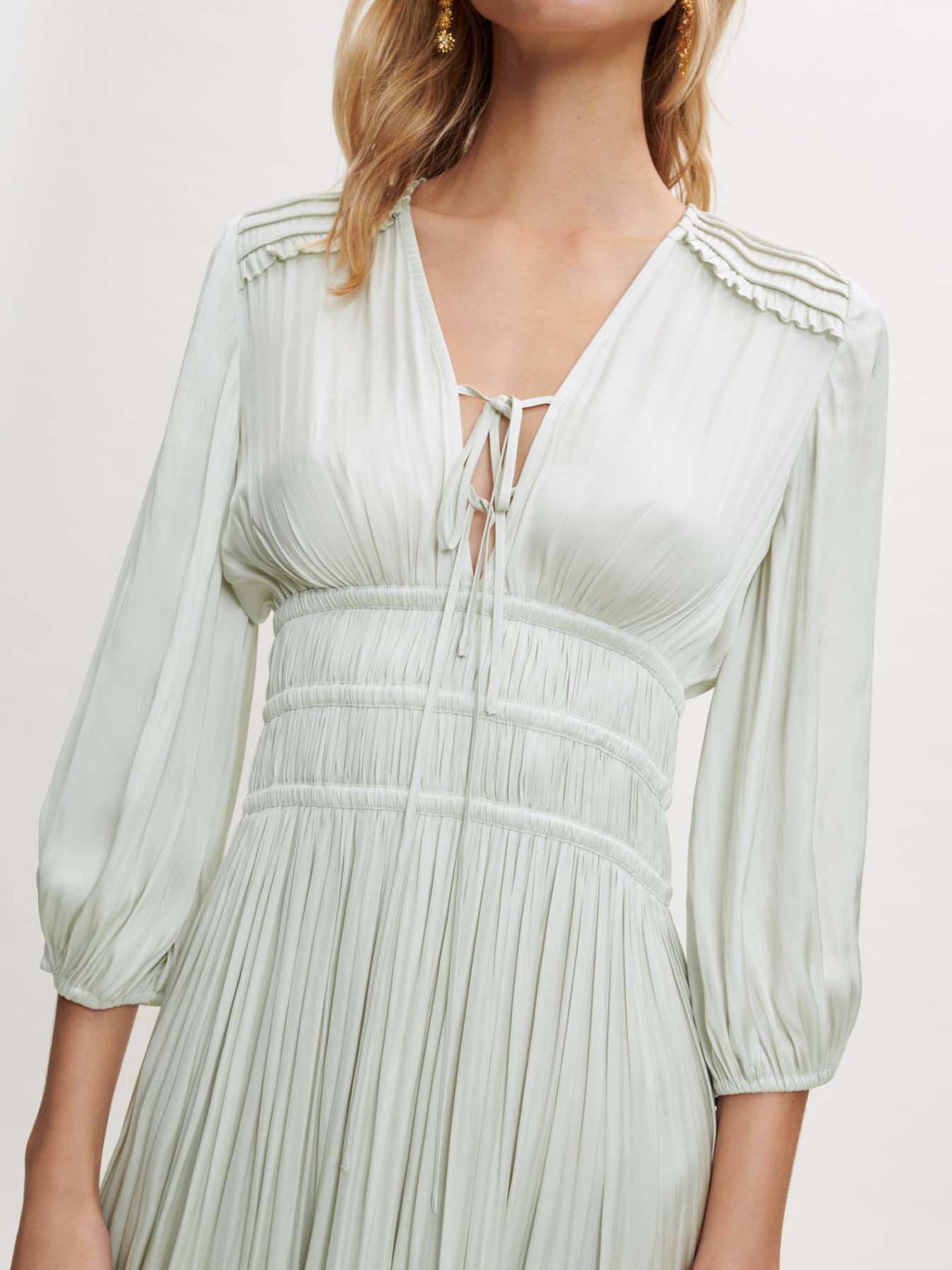 Rochie lejeră din satin, mulată - Vert