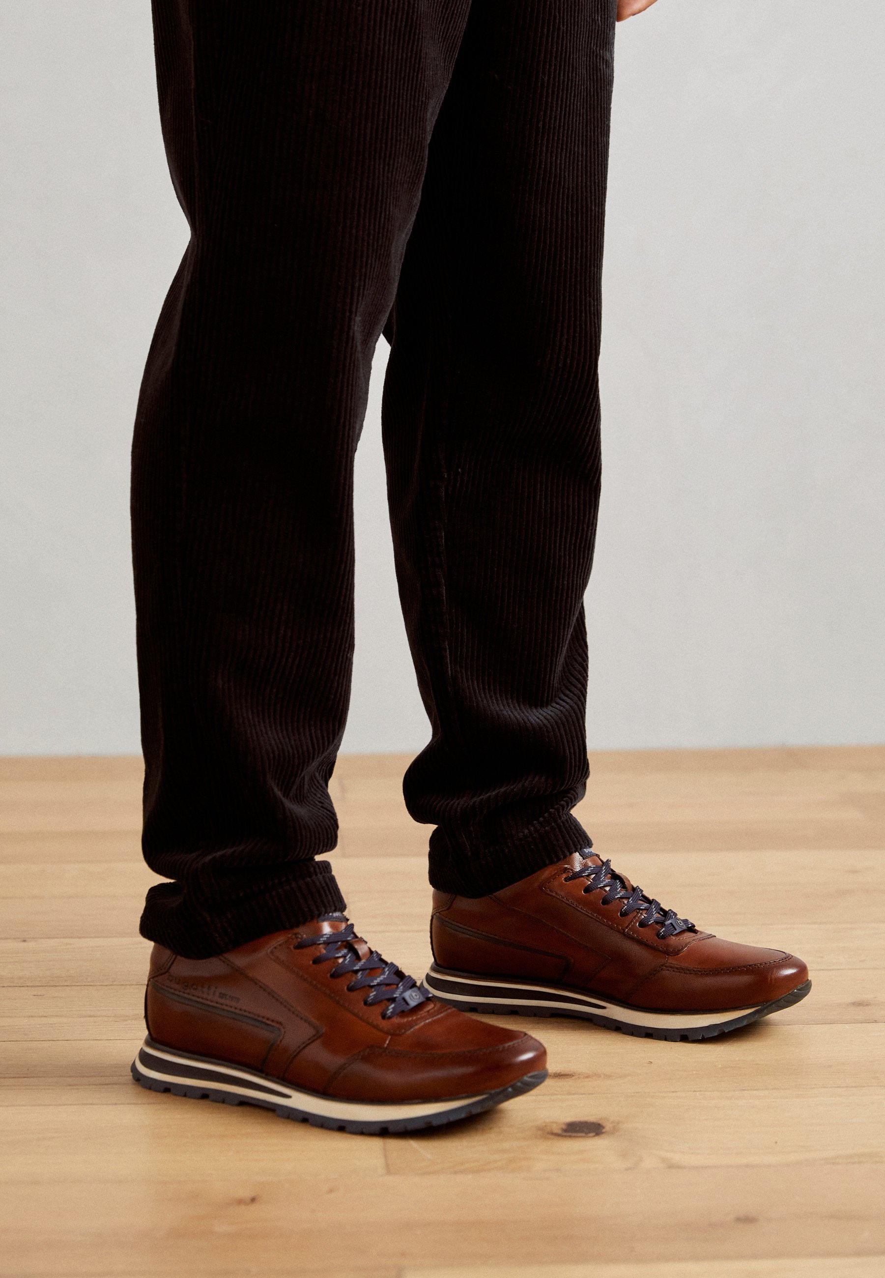 Baskets Bugatti - cognac