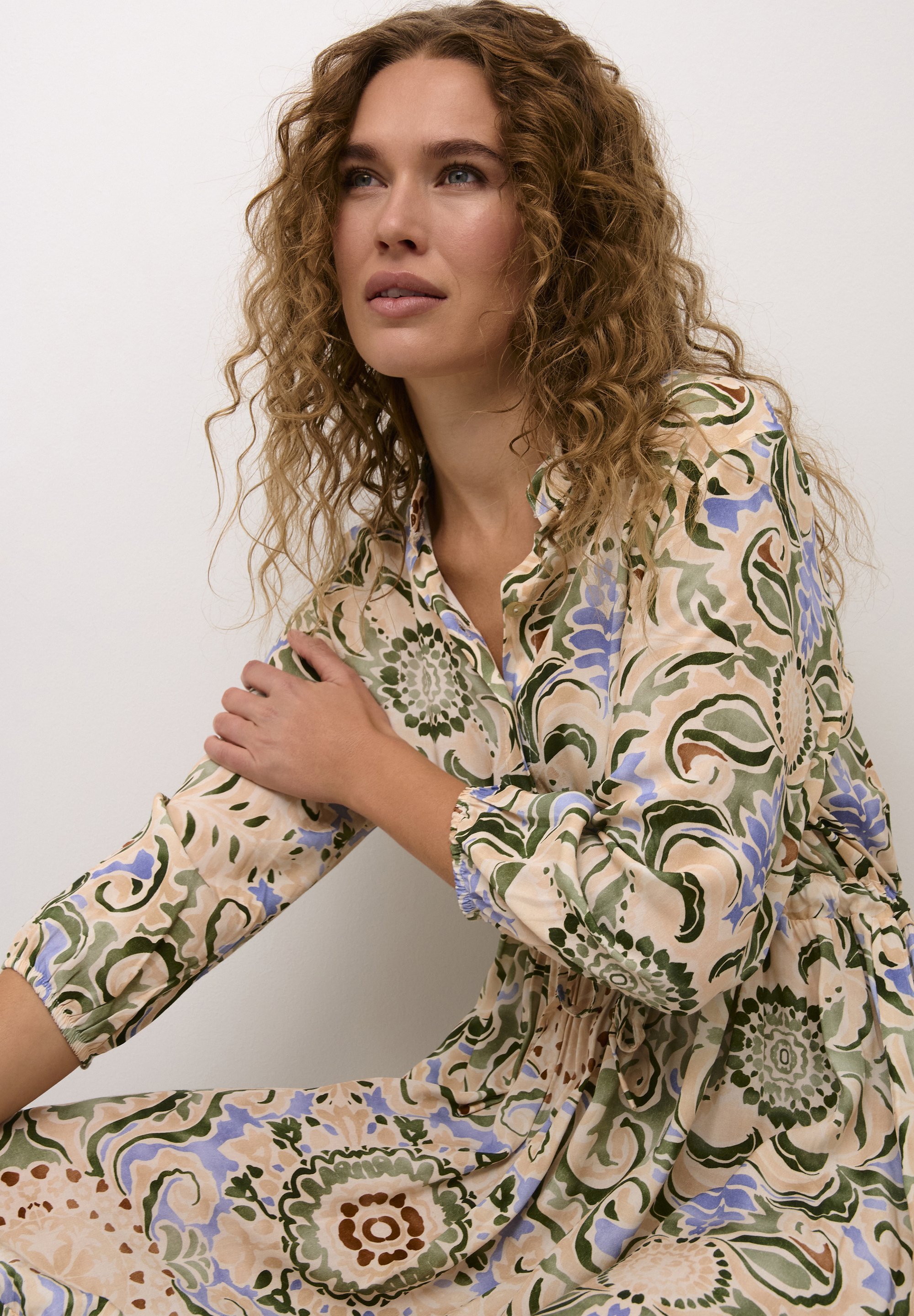 Kremowa CRAlora - Sukienka maxi - tapeta w kwiaty w kolorze khaki