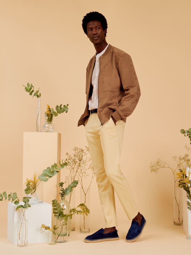 Calça chino slim fit com detalhes em cânhamo - BEGE