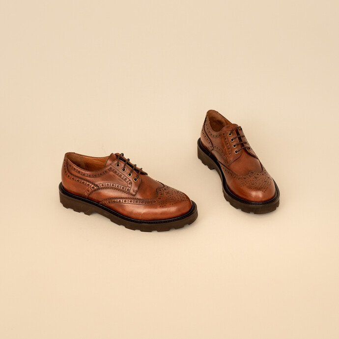 Derbies à lacets et semelles crantées  en cuir cognac