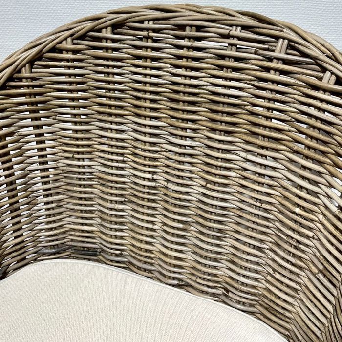 Conjunto de 2 sillones de kubu tejido natural con cojines blancos – MAEVA 2 Meubletmoi
