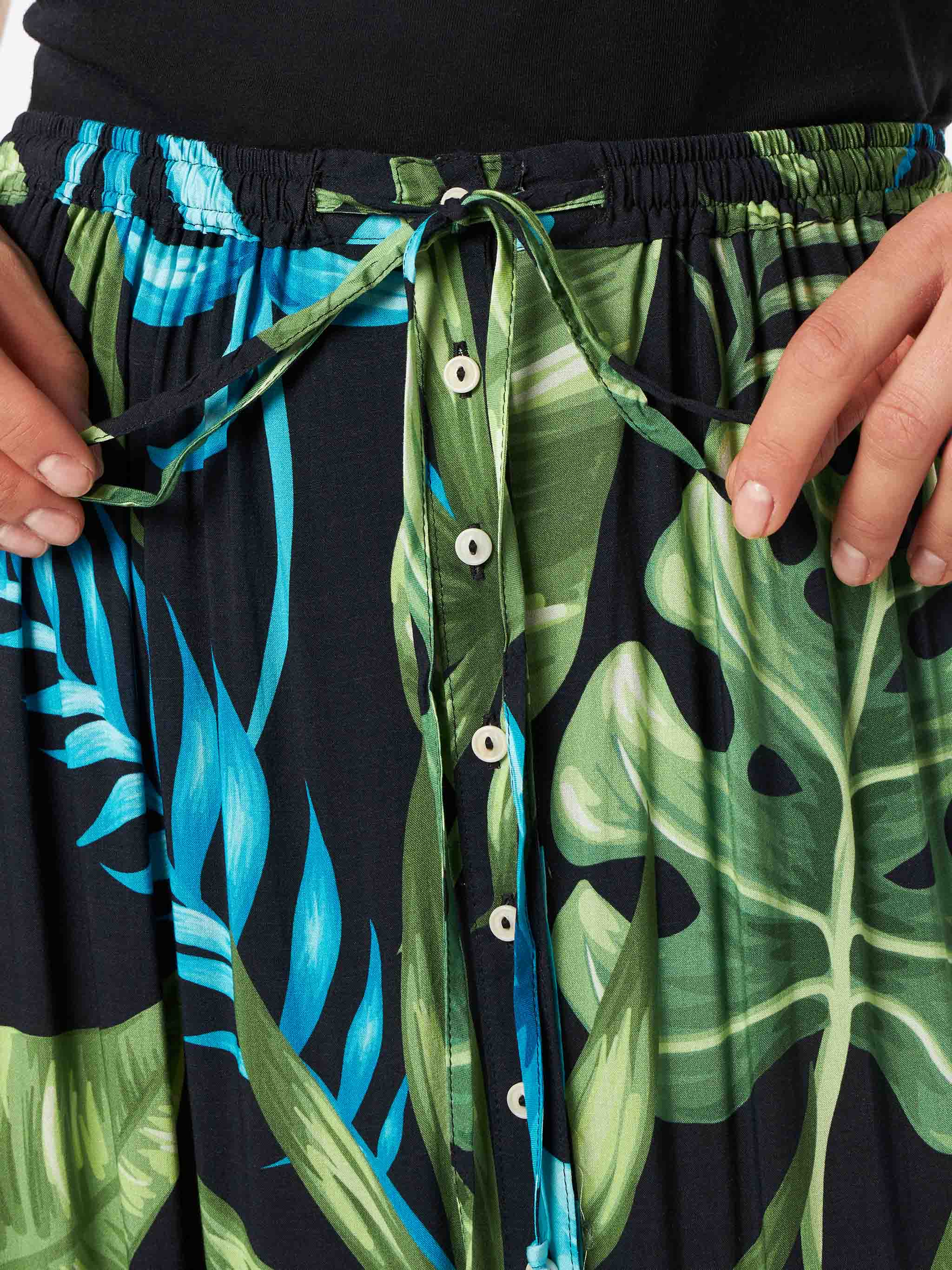 Saia longa feminina com estampa tropical