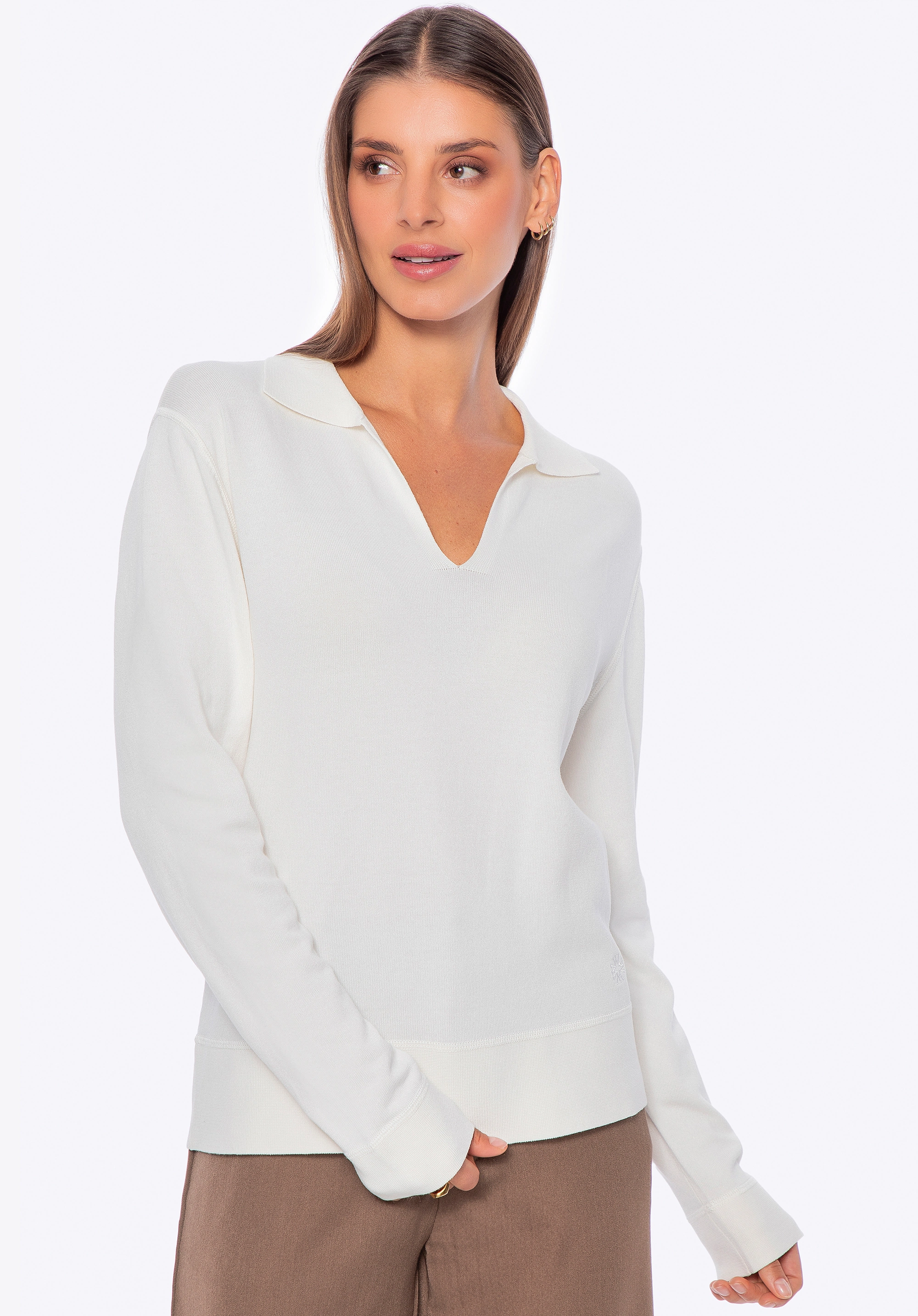 Sweter damski z dekoltem V-neck kremowy