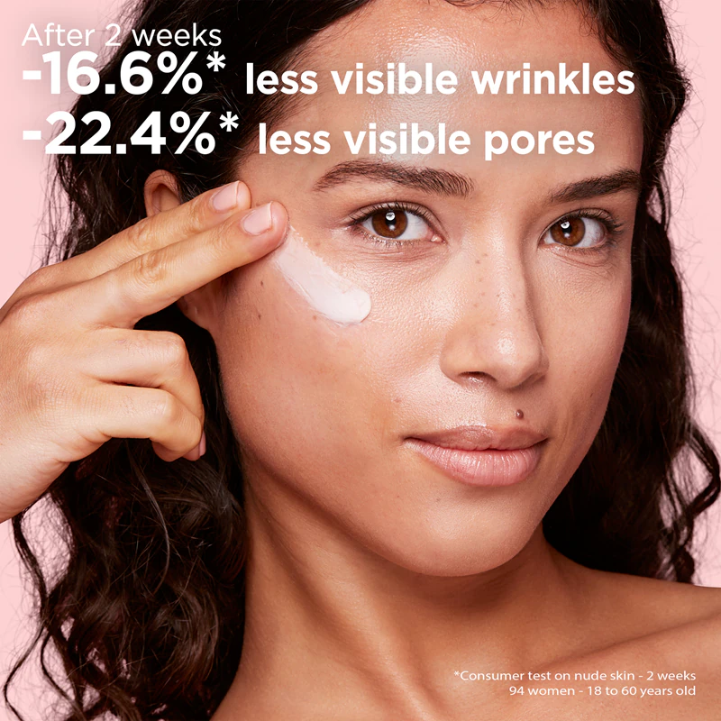 Base de maquiagem Clarins Instant Smooth Perfecting Touch para suavizar a pele e minimizar os poros.