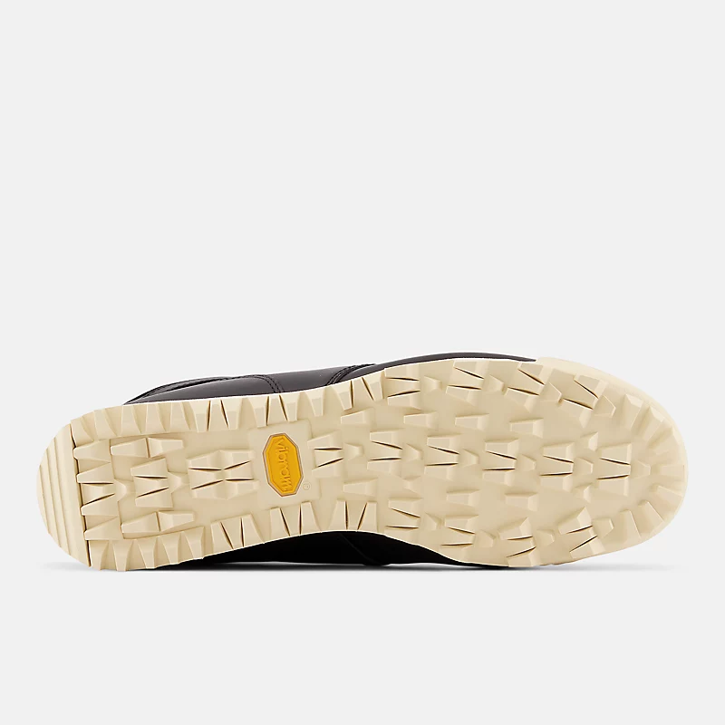 Unisex Rainier - Zwart met macadamianoten en een scharlaken tint