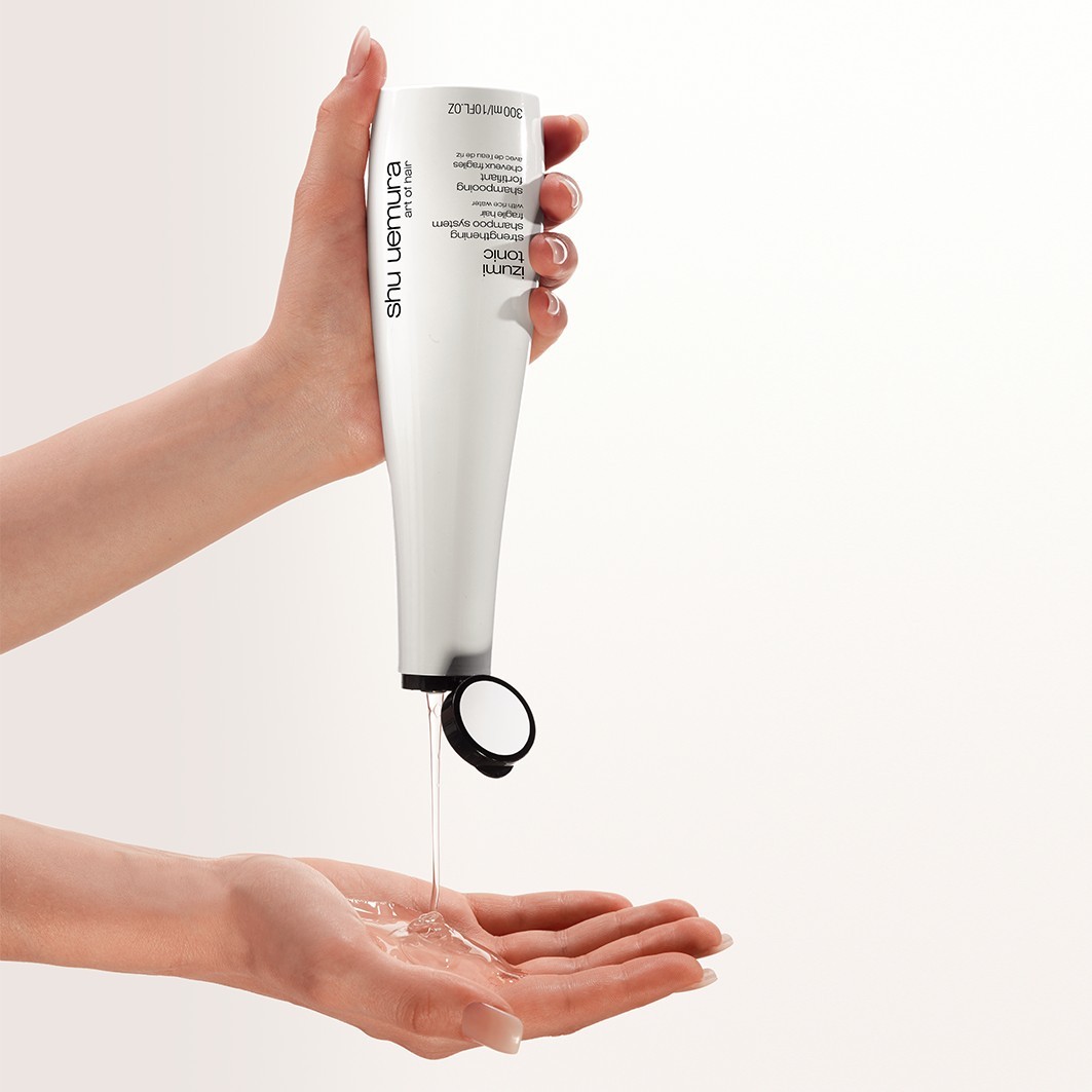 Shu Uemura Izumi Tonic Stärkendes šampon - 300 ml