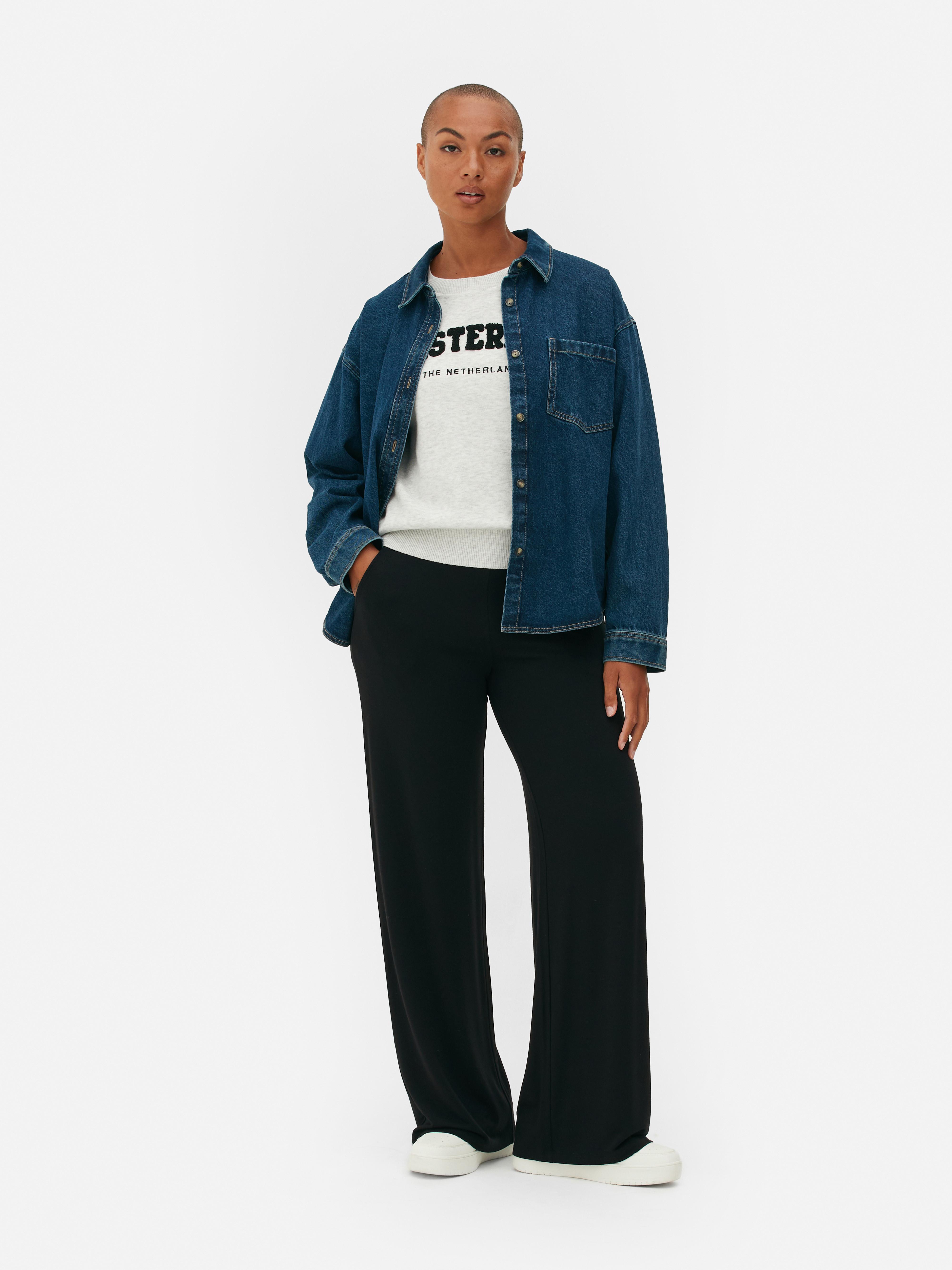 Leggings mit weitem Bein. Leggings aus weichem Stretchmaterial mit weitem Bein.
