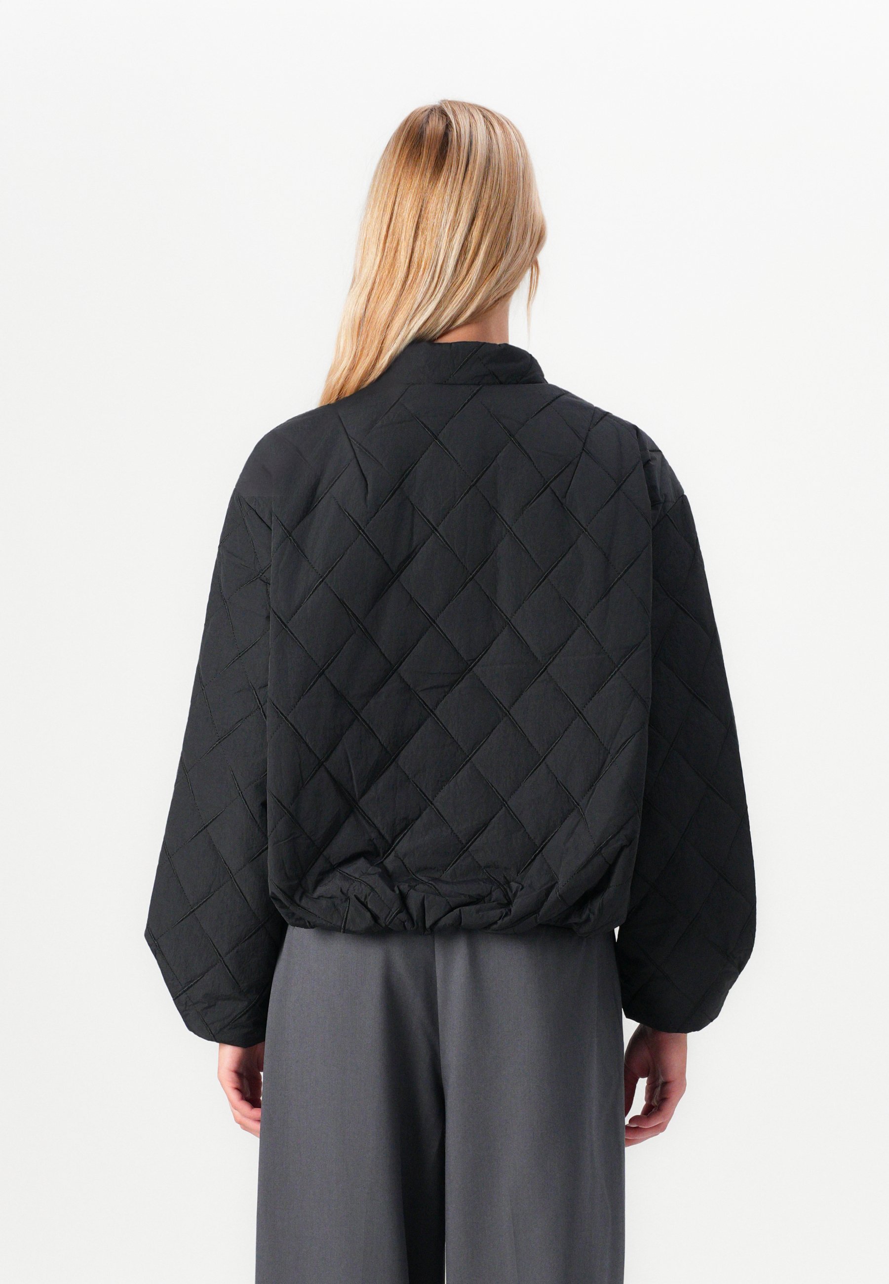 Vero Moda VMROBBIE STEPPELT KABÁT - Könnyű kabát - fekete