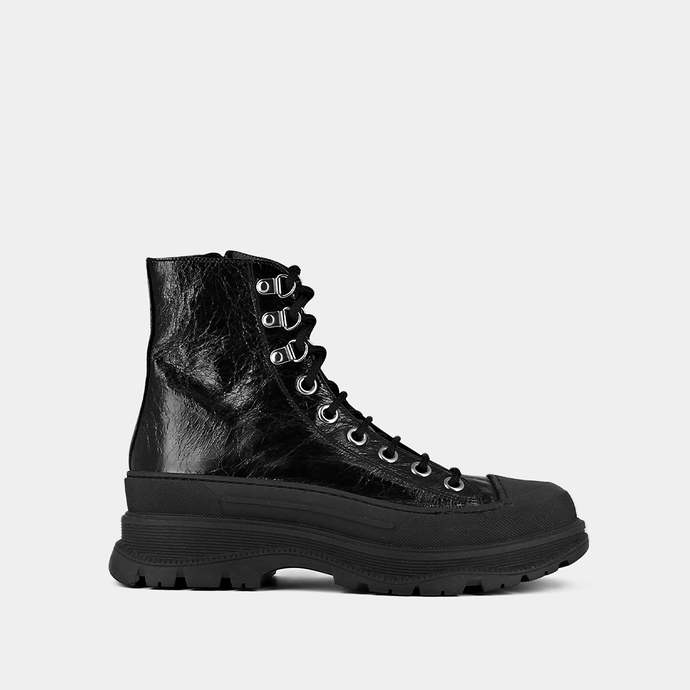Boots à lacets et semelles crantées  en cuir vieilli noir