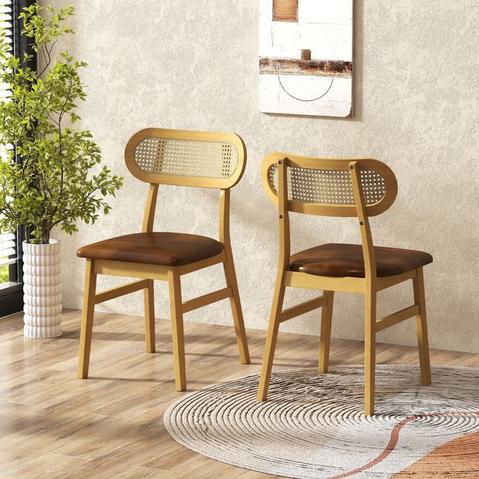 Juego de 2 sillas de comedor COSTWAY de 49x48x79 cm - Asiento acolchado y tapizado en piel sintética, respaldo de ratán, elegante tejido de caña, color marrón.