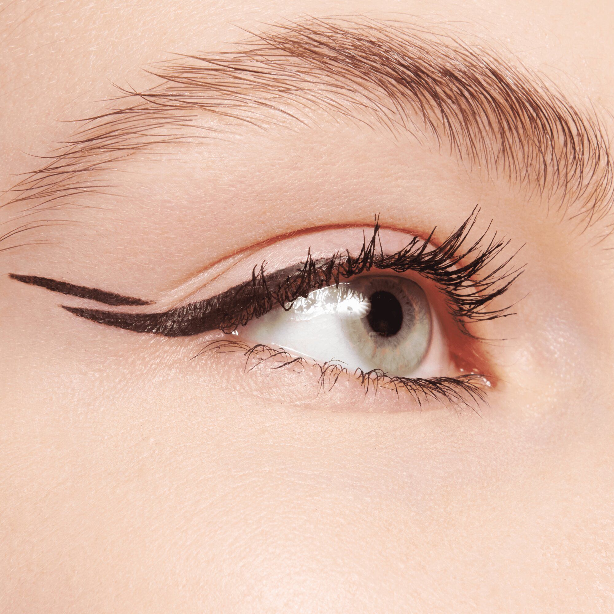 Vodeodolná očná linka s tekutým atramentom Očné linky a ceruzky na oči