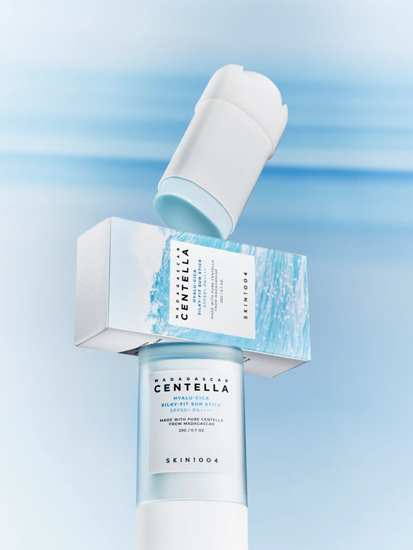 SKIN1004 Ochranná a hydratačná tyčinka na opaľovanie s pupočníkom madagaskarským s hyalu-cicou Silky-Fit SPF 50+