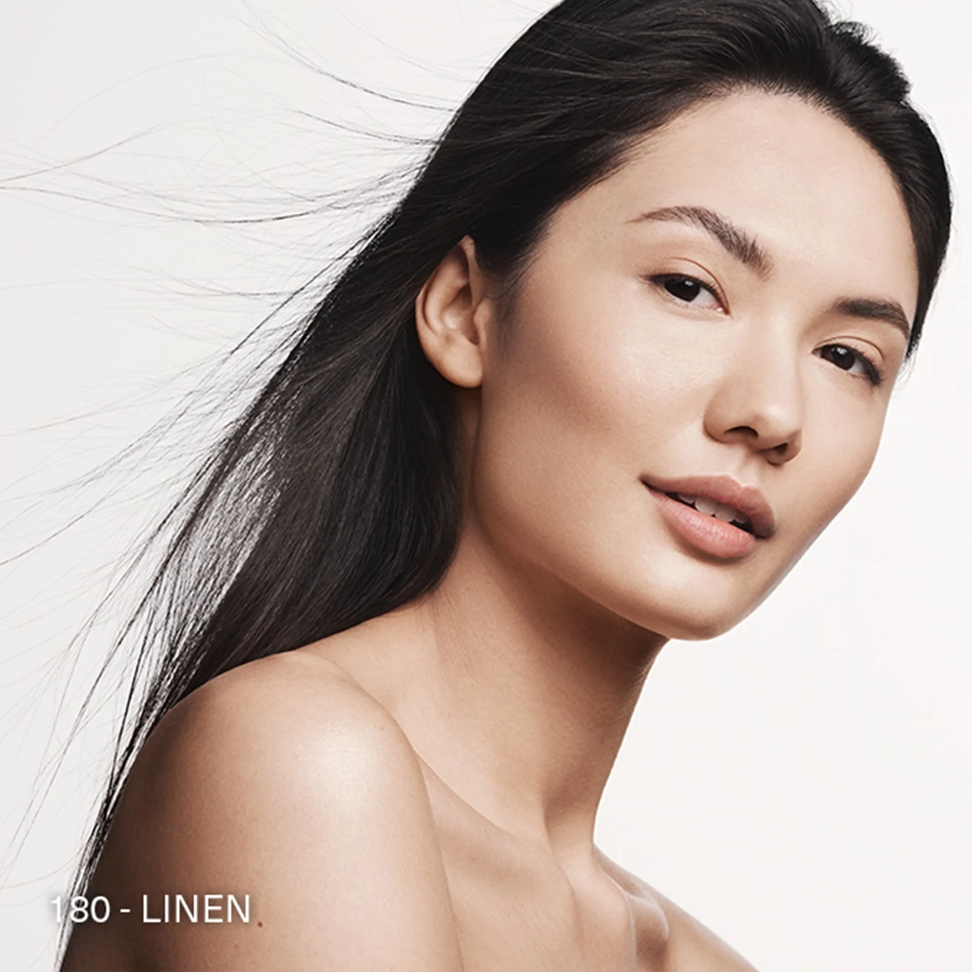 Skincolor The Soft Fluid Long Wear Foundation SPF20 - Fondotinta liquido