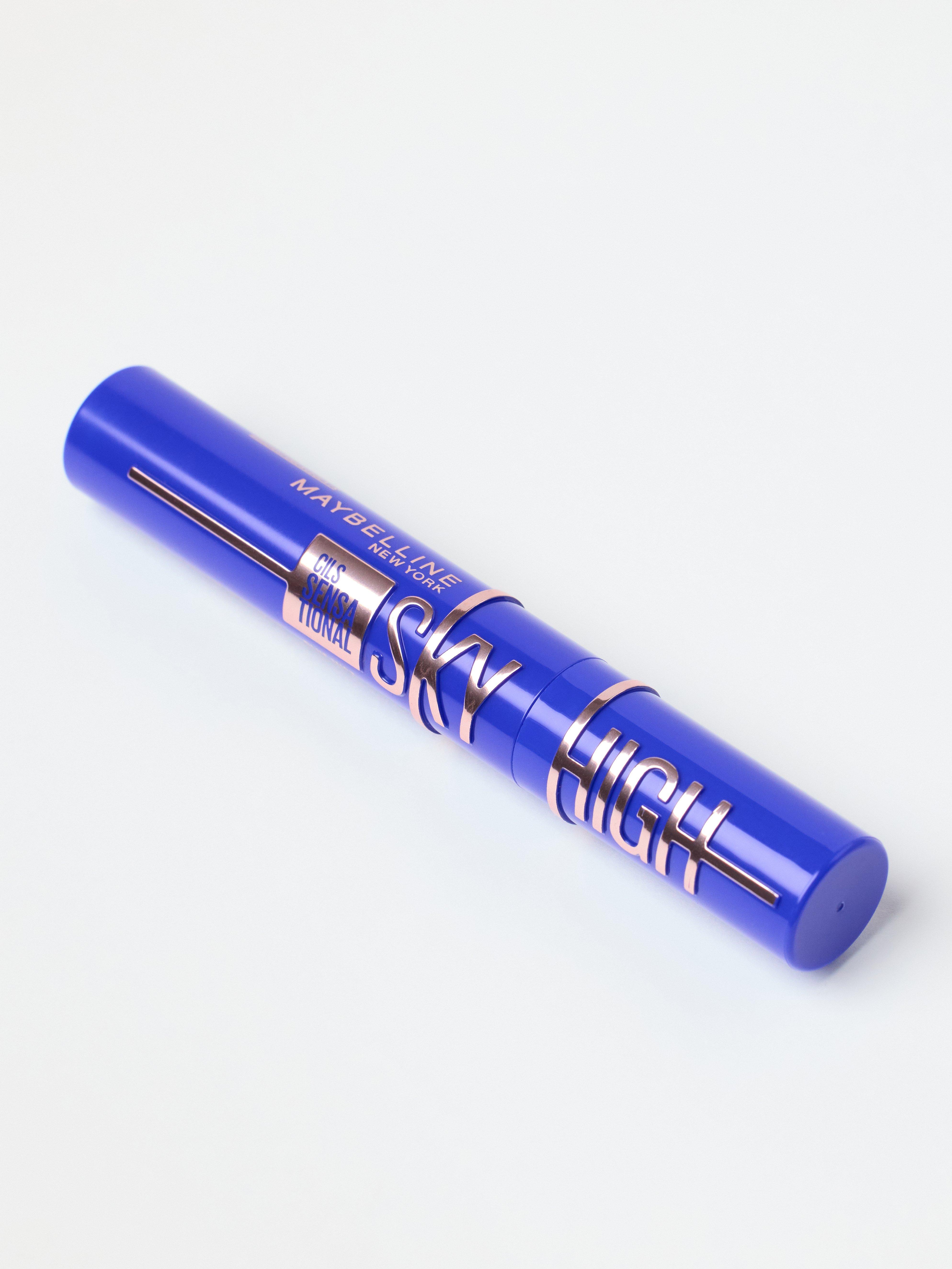 Řasenka Maybelline Lash Sensational Sky High odstínem MODRÁ MLHA