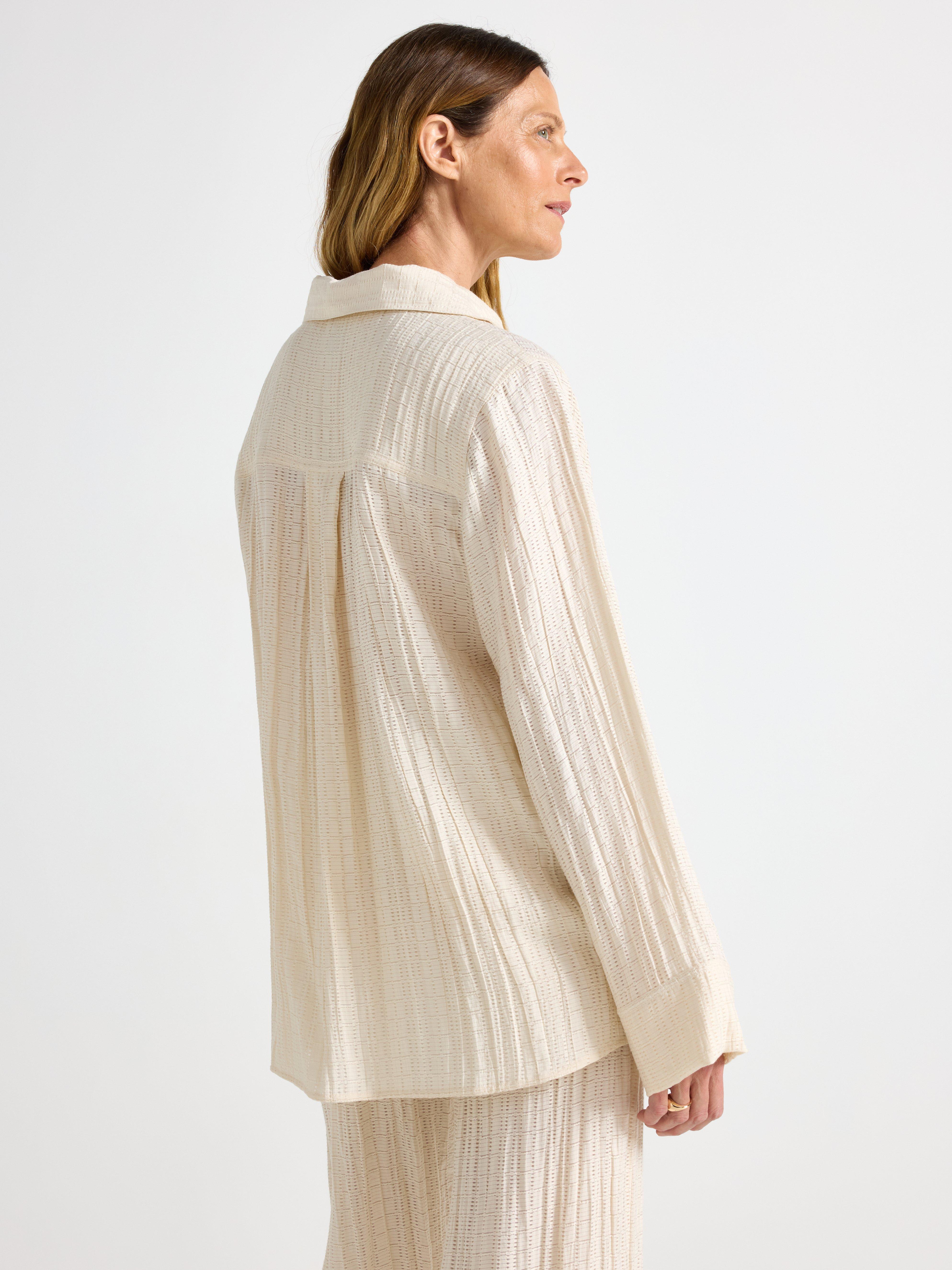 Camisa texturizada color blanco roto
