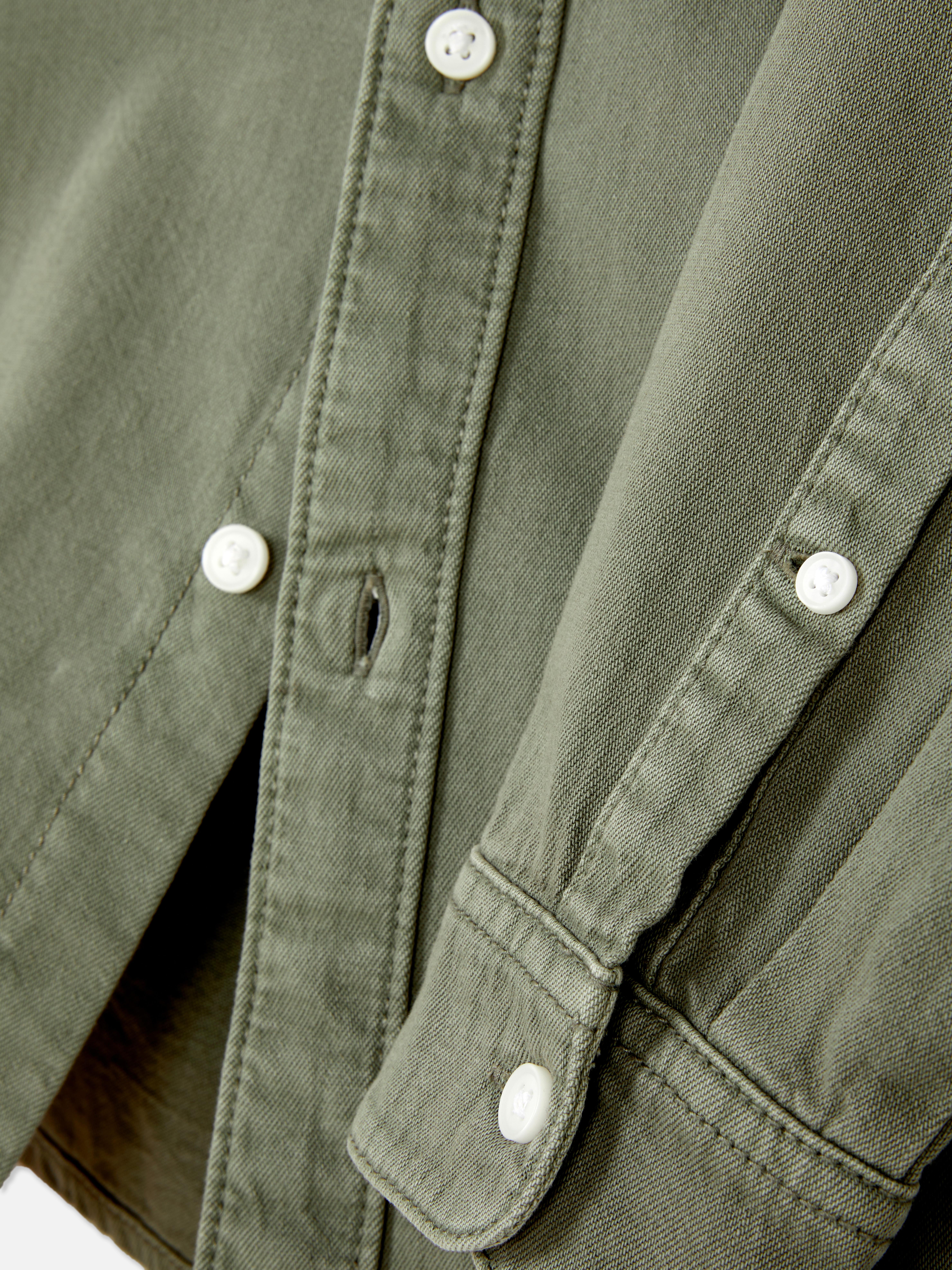 Cămașă cu mânecă lungă din bumbac twill Cămașă casual din bumbac twill cu mânecă lungă și închidere cu nasturi