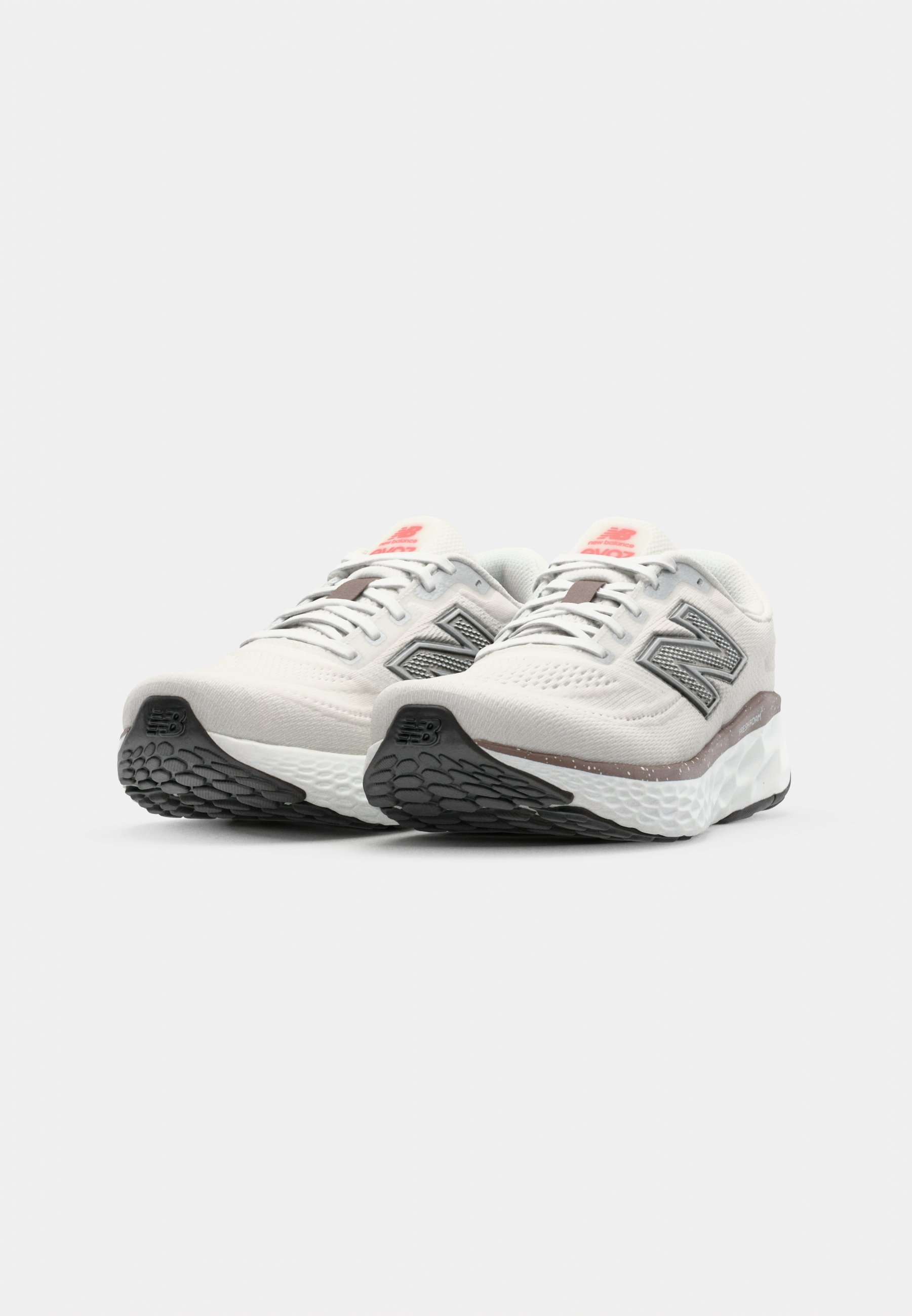New Balance FRESH FOAM X EVOZ V4 - Hardloopschoenen voor op de weg - grijs
