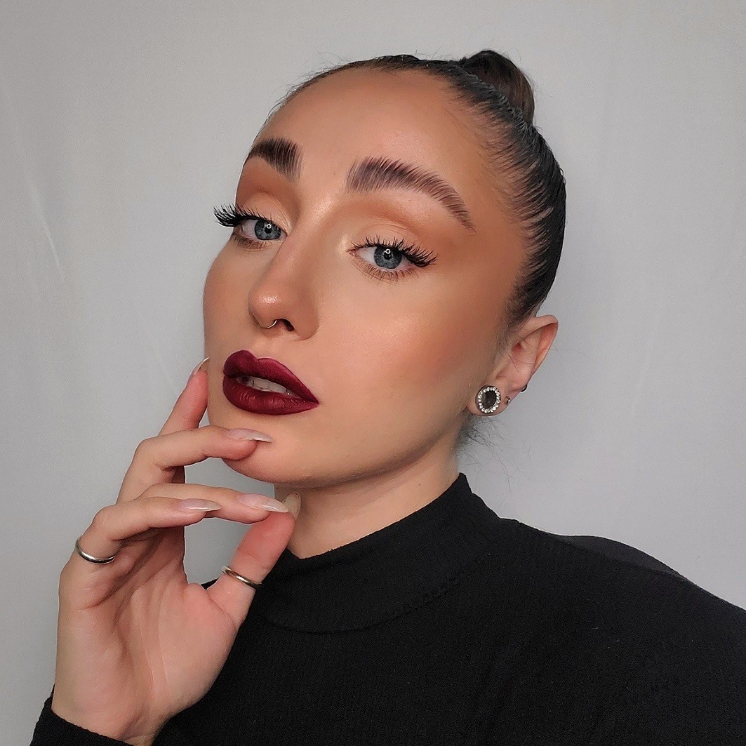 theBalm ruž za usne Meet Matt(e) Hughes – 7,4 ml