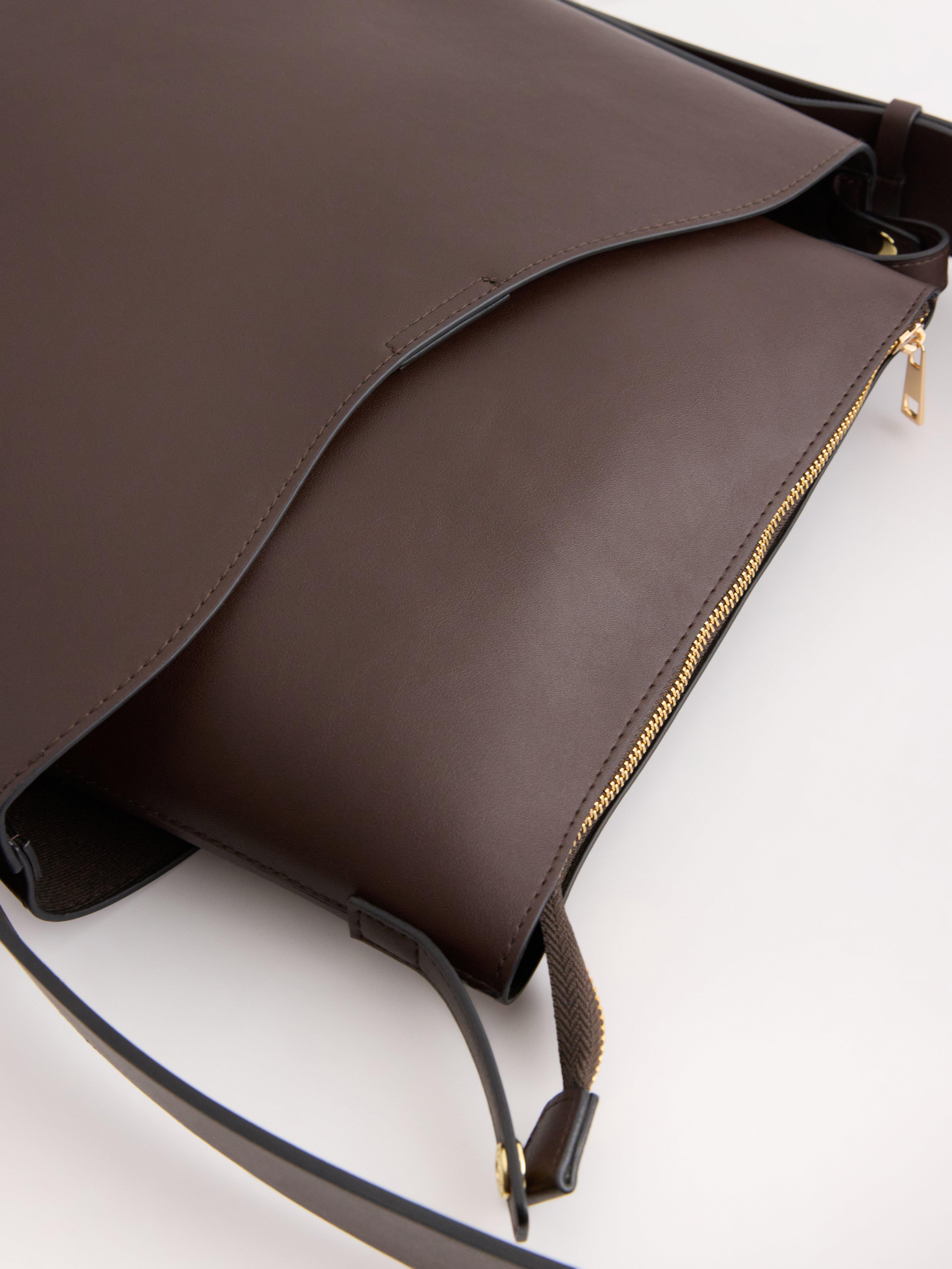 Bolsa de ombro grande marrom escuro