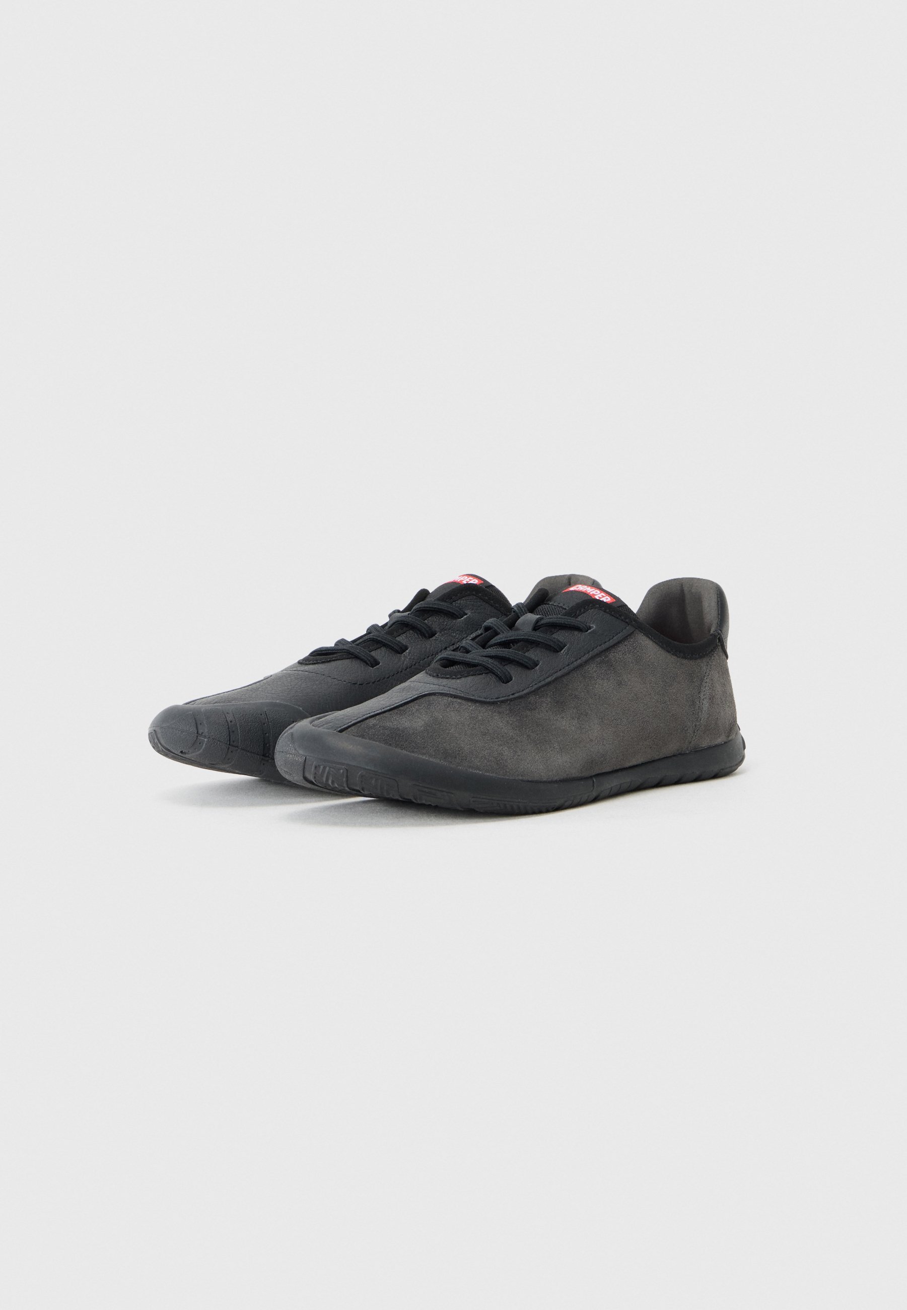 Camper PEU PATH BAREFOOT UNISEX - Vabaajajalatsid - mustad
