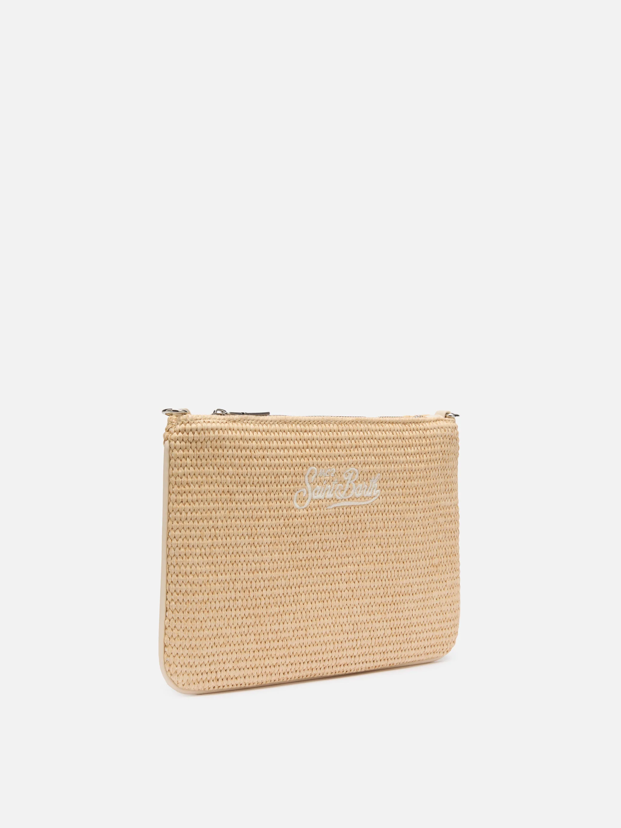 Parijse clutch met stro-effect en geborduurd logo.