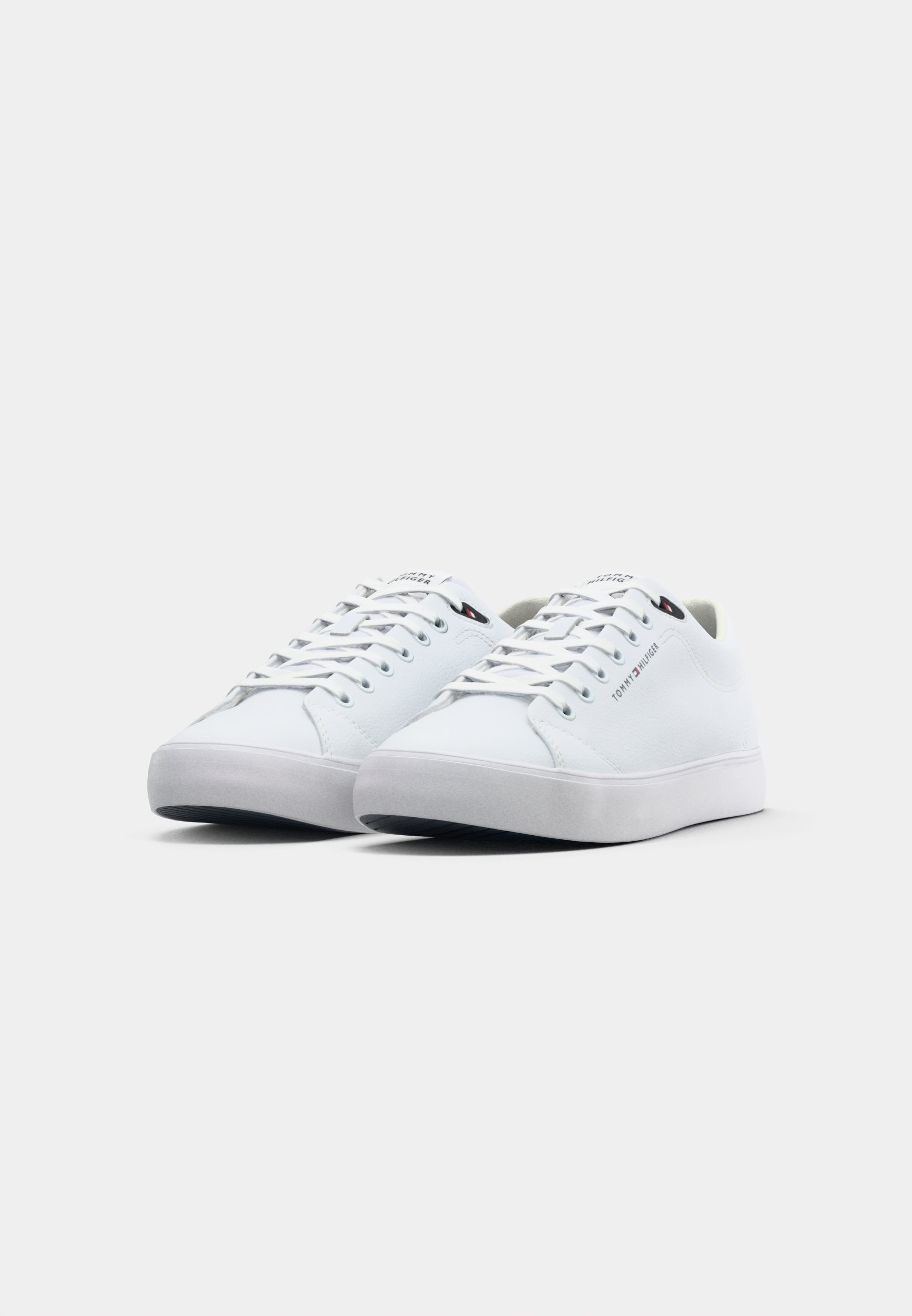 Tommy Hilfiger CORE LOW - Sneakers - wit