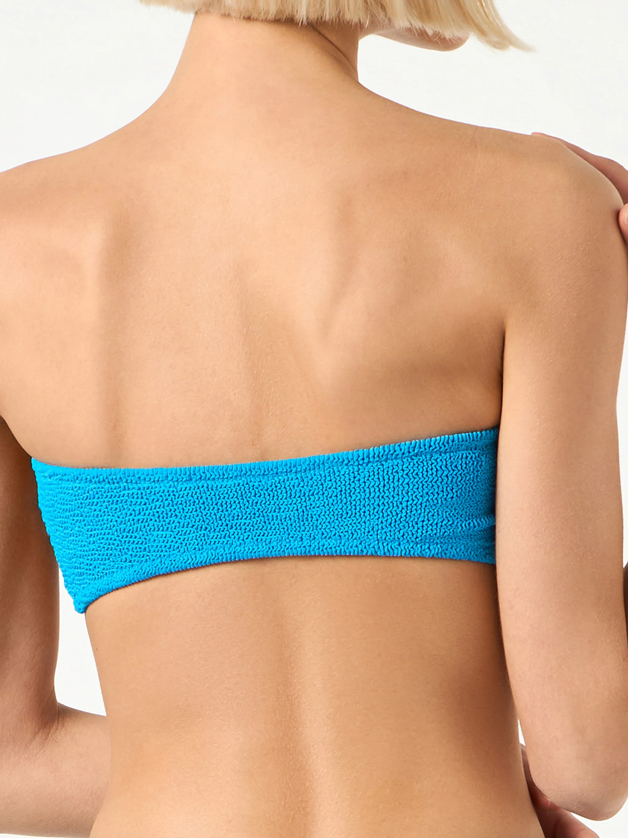 Top bandeau azul claro arrugado para mujer con nudo