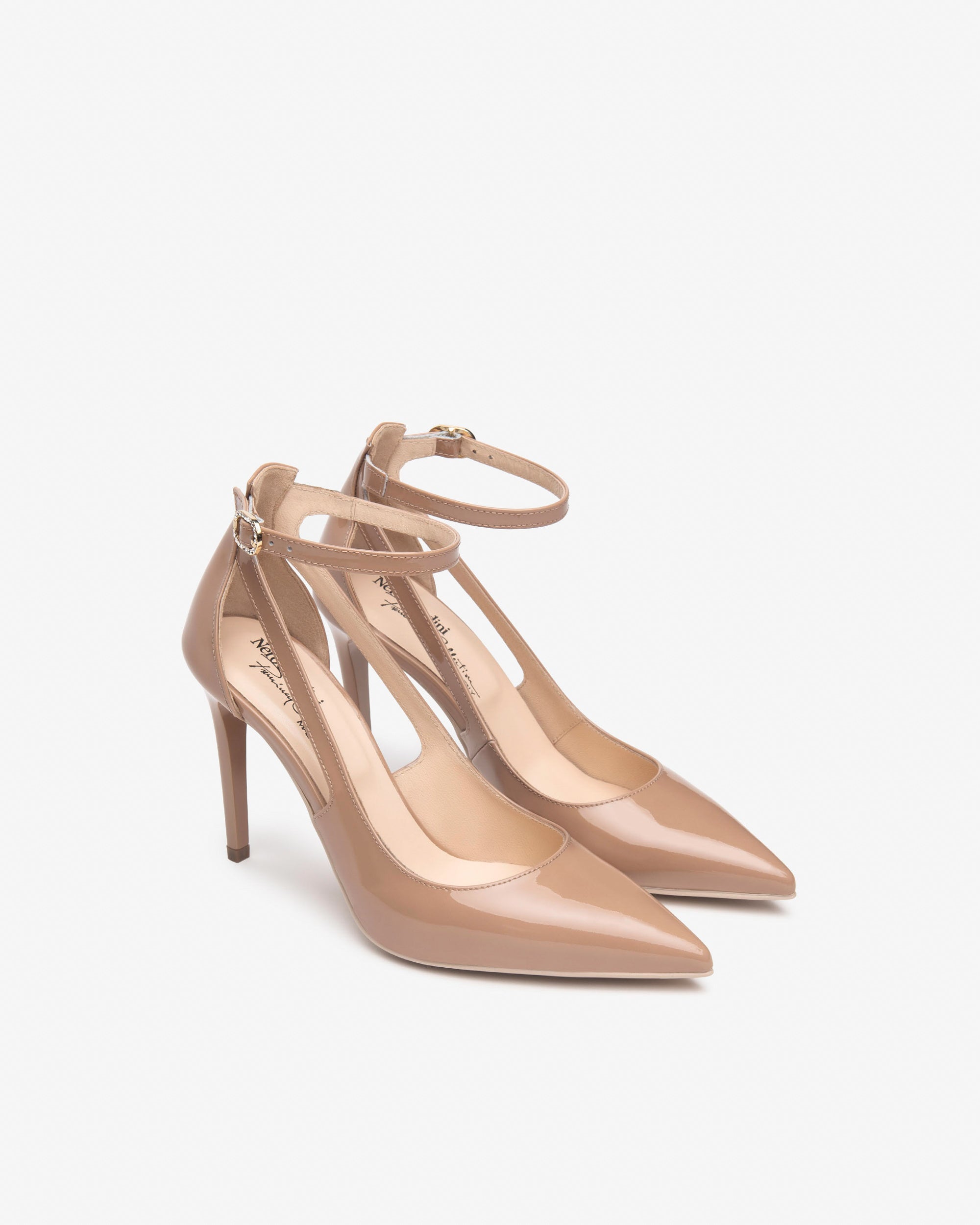  Damen-Pumps aus Lackleder