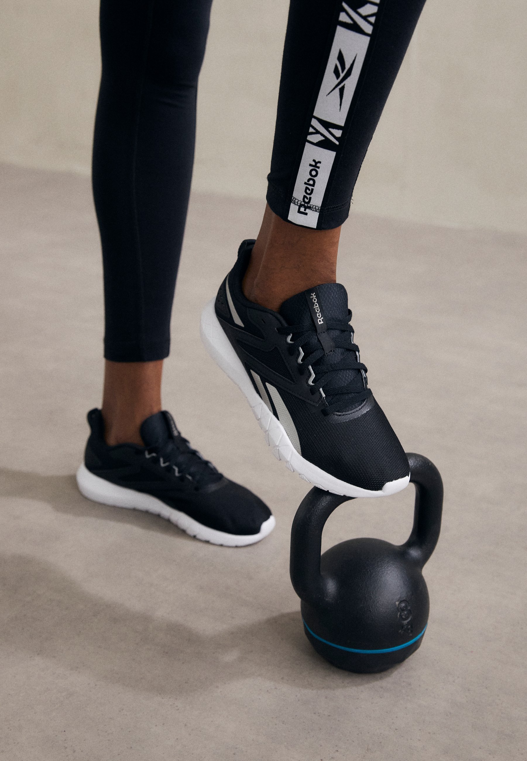 Reebok FLEXAGON ENERGY TR 4 - Trainingsschoen - core black/pewter/cold grey