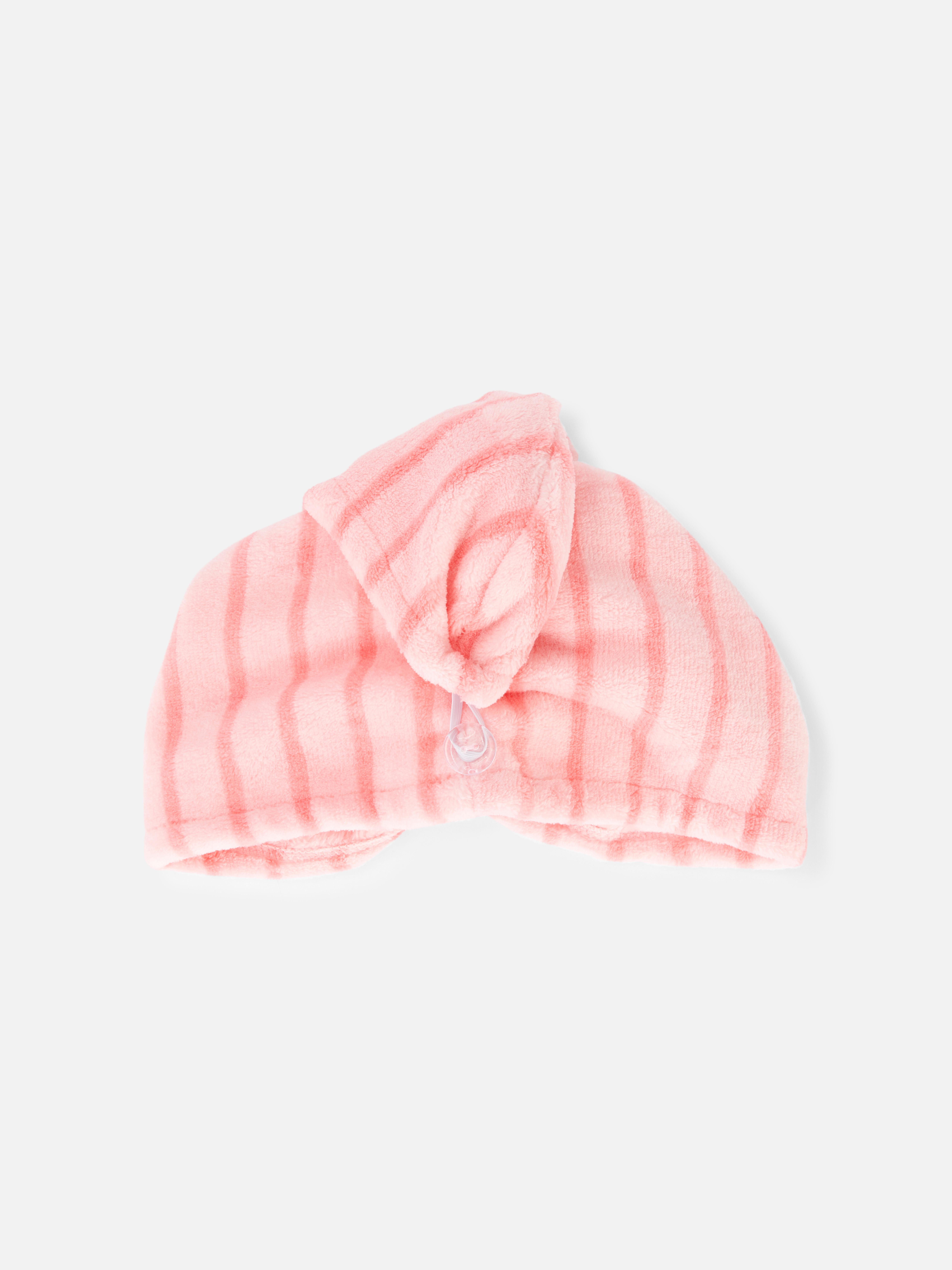 Haarturban aus Mikrofleece. Dieses weiche Mikrofleece-Turbanhandtuch trocknet schnell.