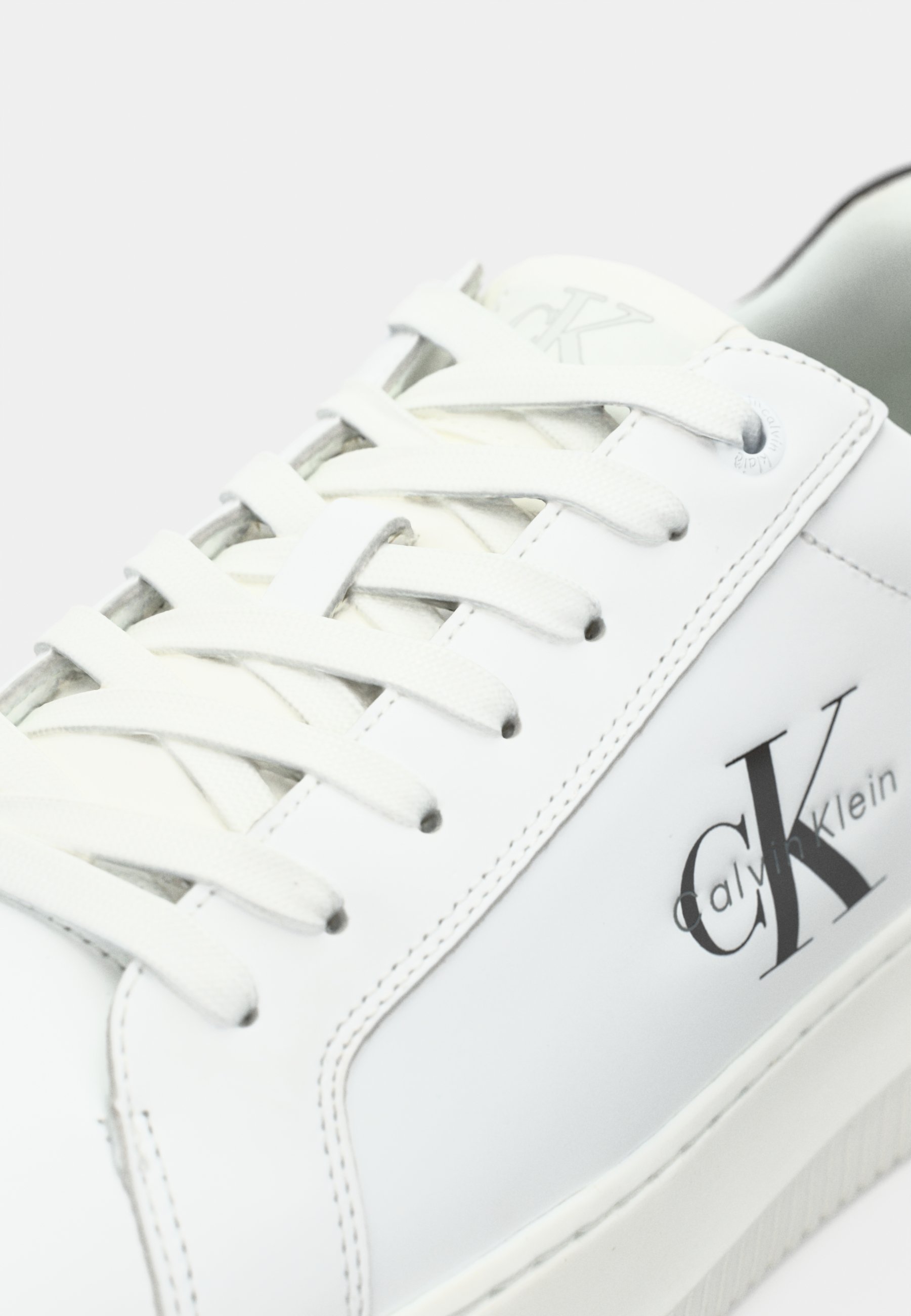 Calvin Klein Jeans CHUNKY CUPSOLE MONO - Sneakers - wit/zwart