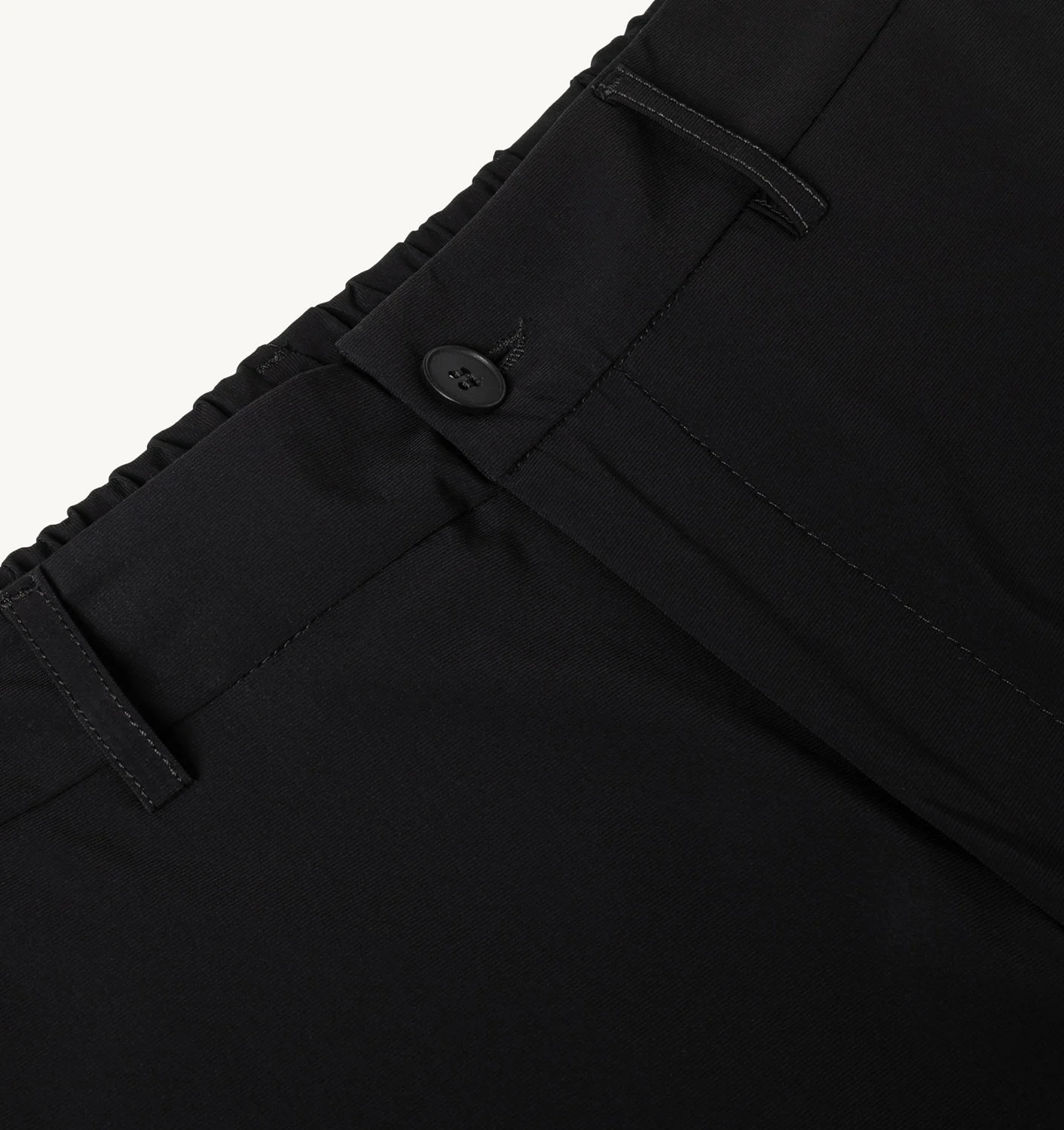 PANTALONI DE GOLF NEGRI CU BRINDURI CONTRASTANTE