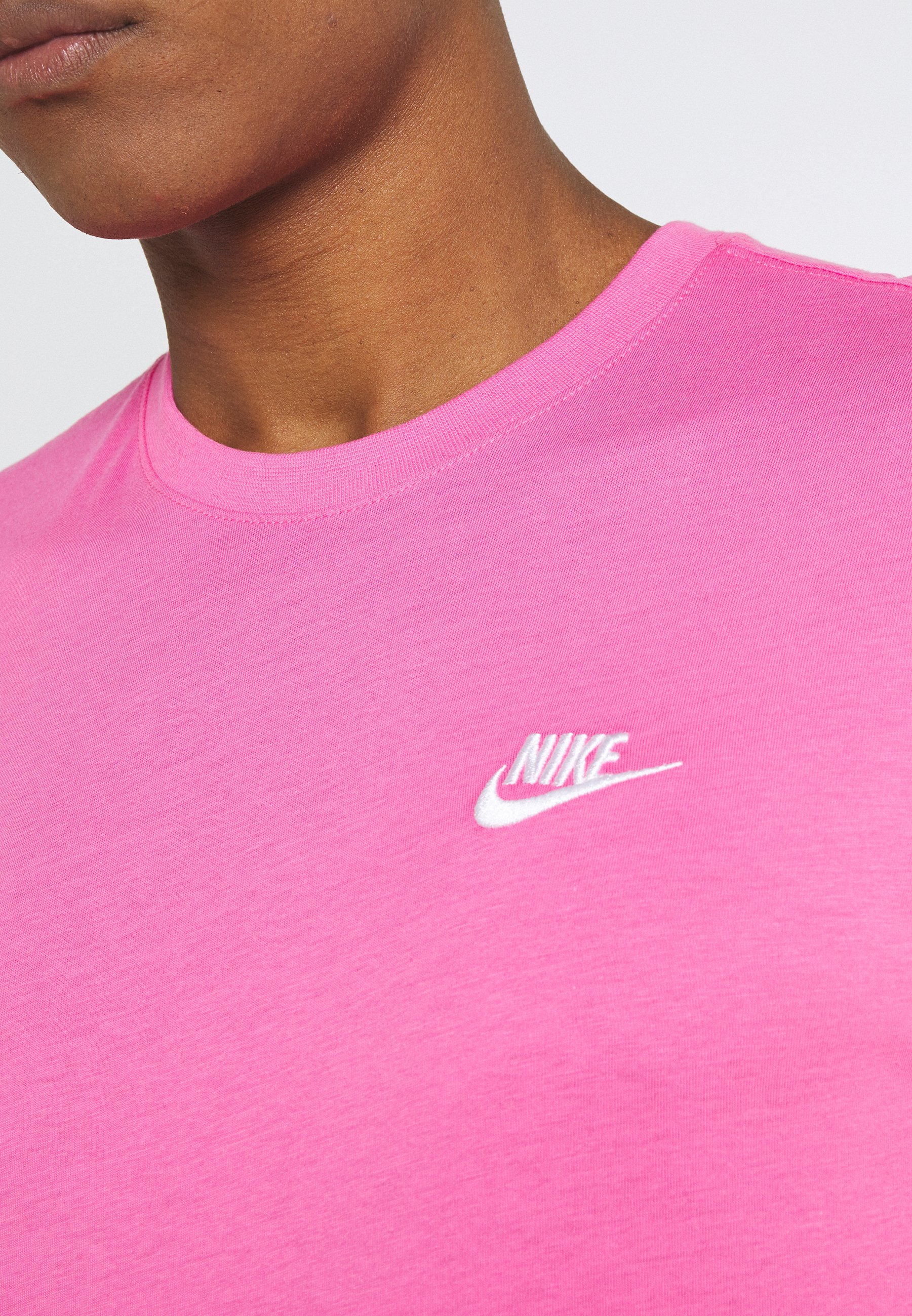 Nike Sportswear Basic T-shirts