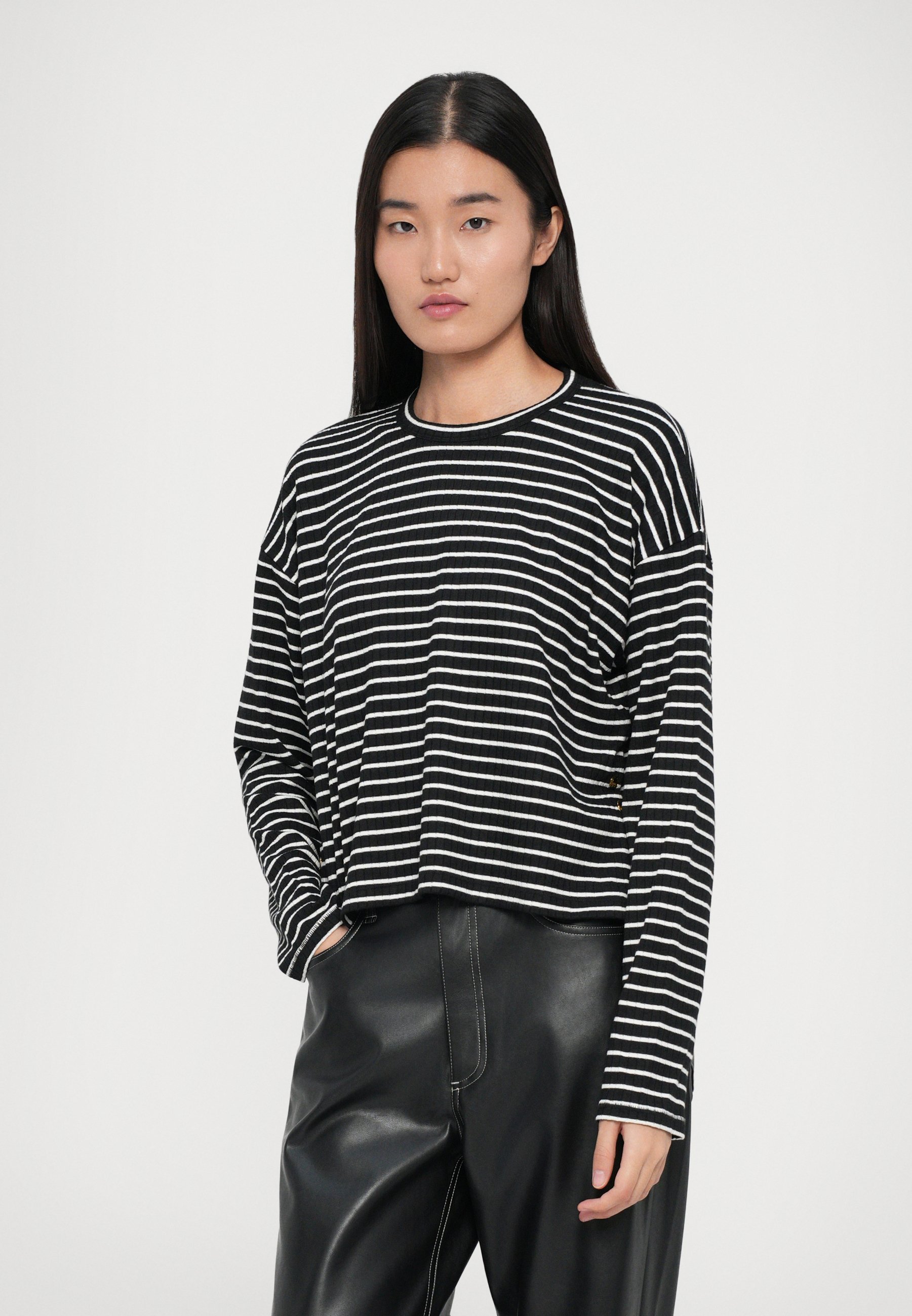 Rag & Bone gestreepte trui met ronde hals - zwart