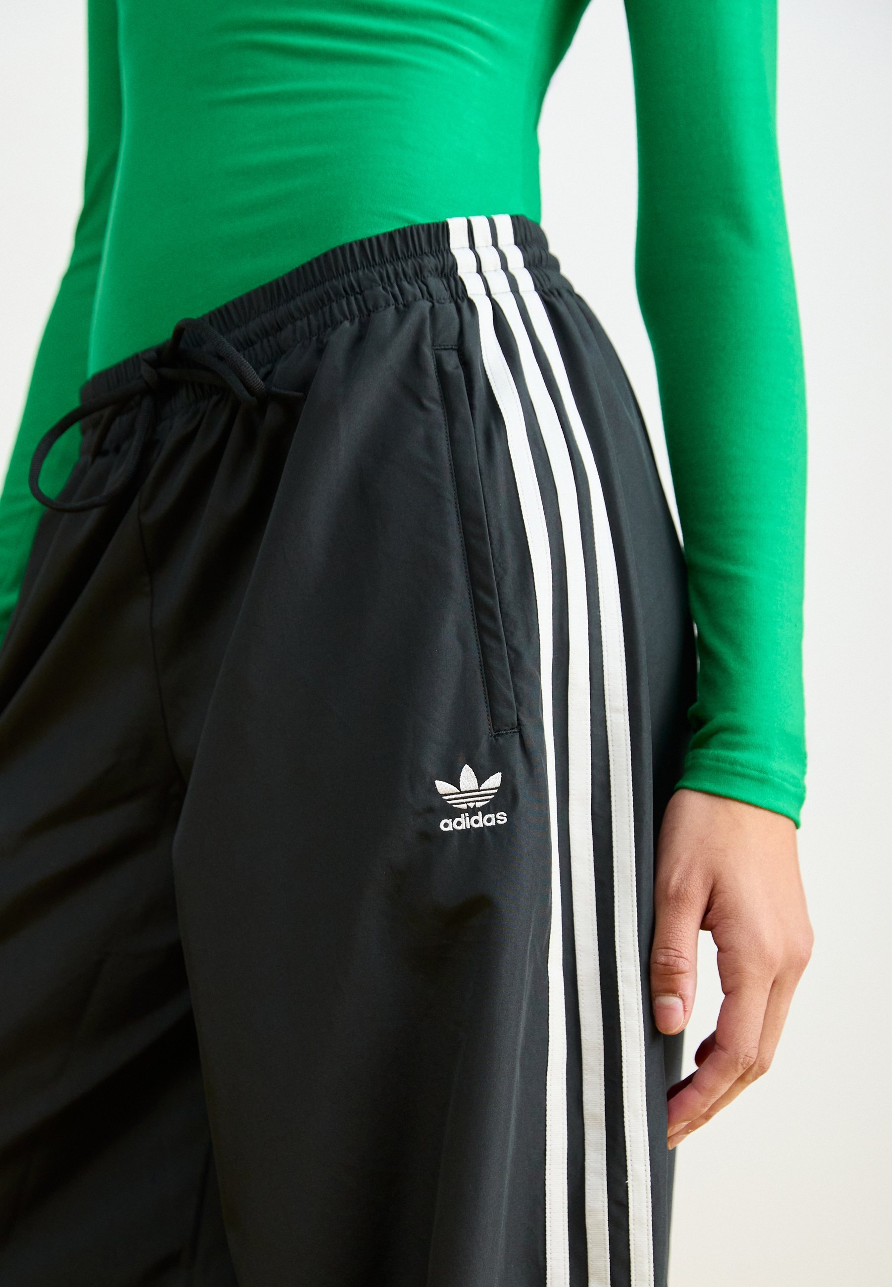 adidas Originals szabadidőnadrág