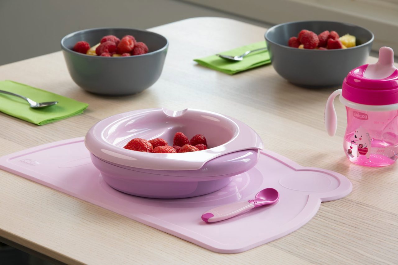 Een schuine lepel gebruiken voor de eerste puree.