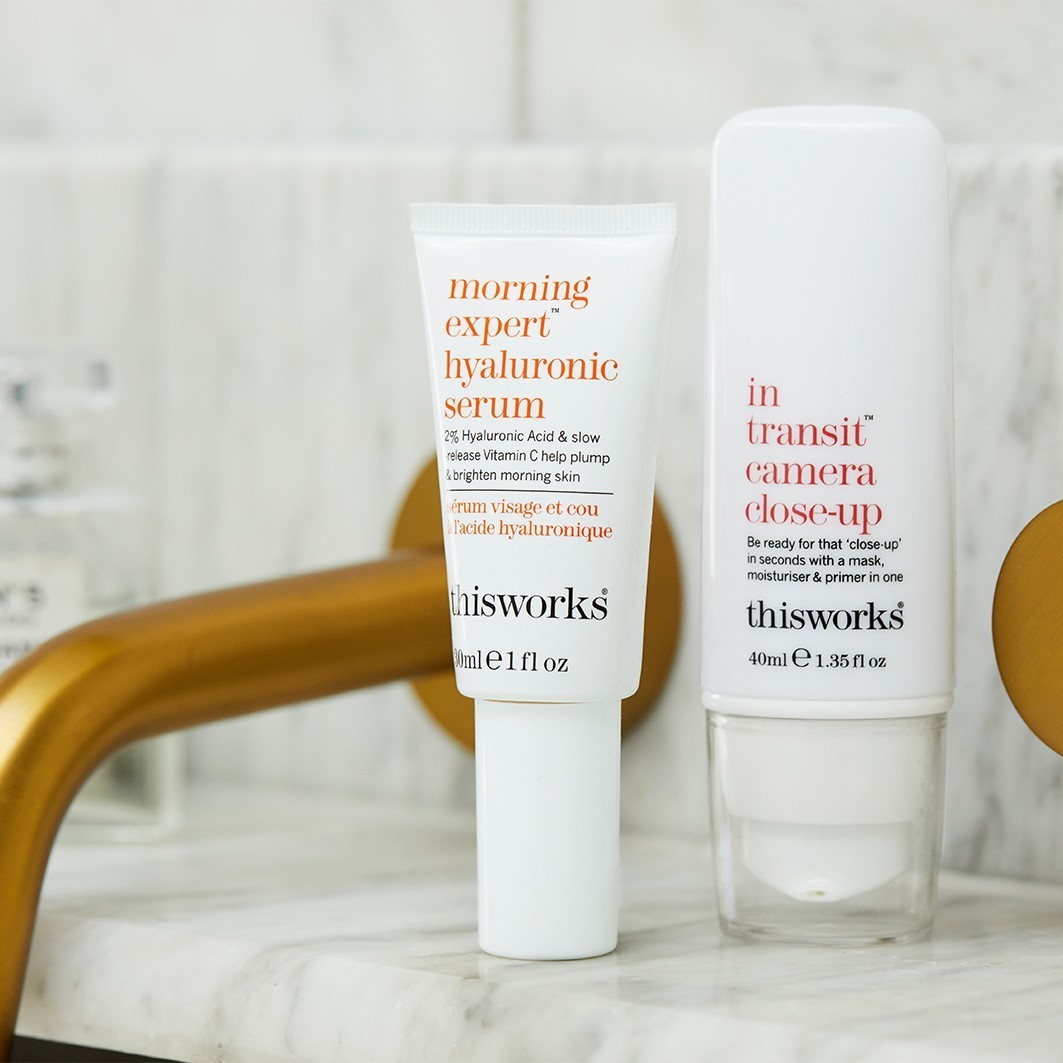 „This Works“ hialurono rūgšties serumas „Morning Expert“ hialurono rūgšties serumas – 30 ml