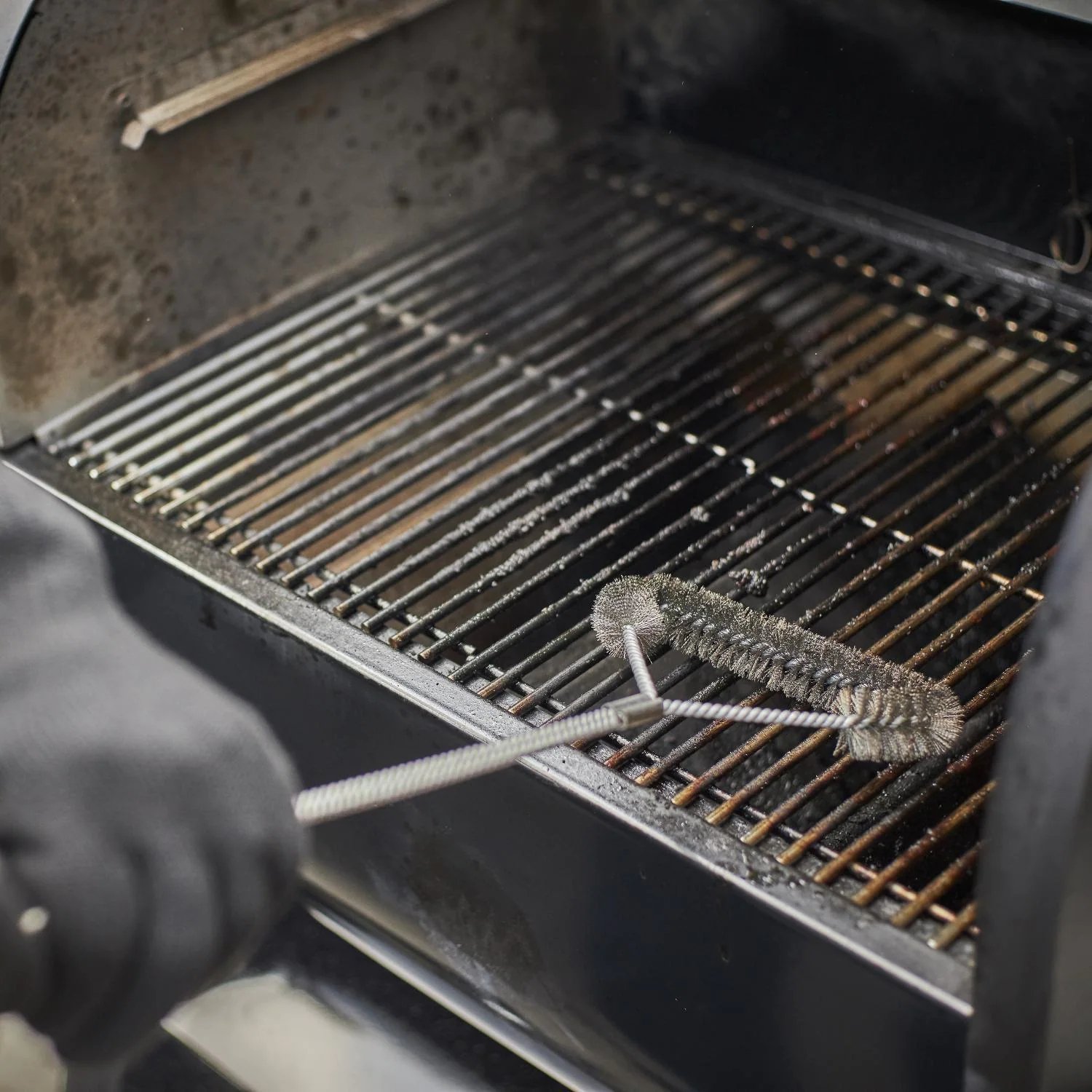 Weber SmokeFire EX4 Gen 2 24-tuumainen Wi-Fi-yhteensopiva puulämmitteinen pellettigrilli - 22510201