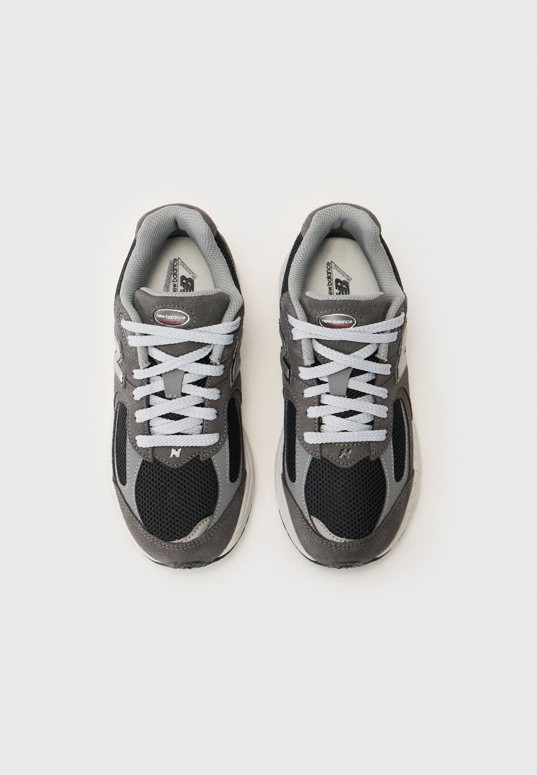 New Balance 2002 - Vabaajajalatsid - must/tsement/castlerock