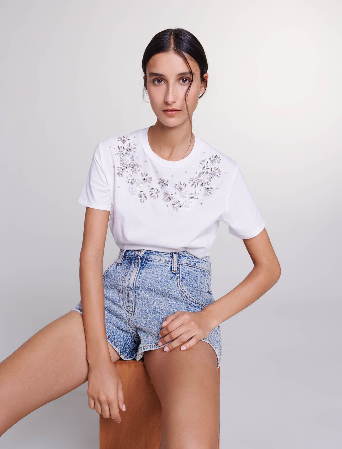 Tricou decorat cu strasuri - Alb
