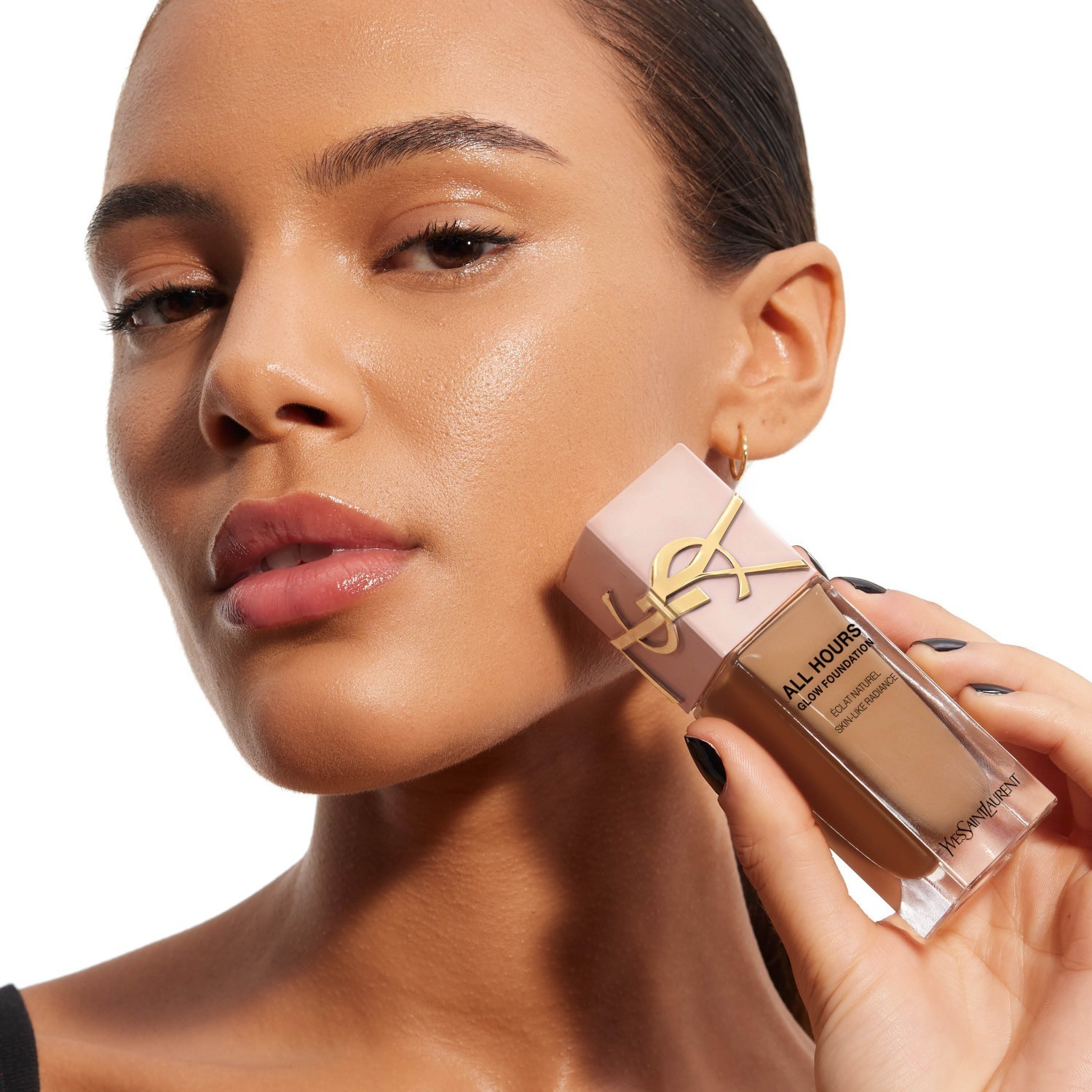 Yves Saint Laurent tekući puder All Hours Glow - 25 ml