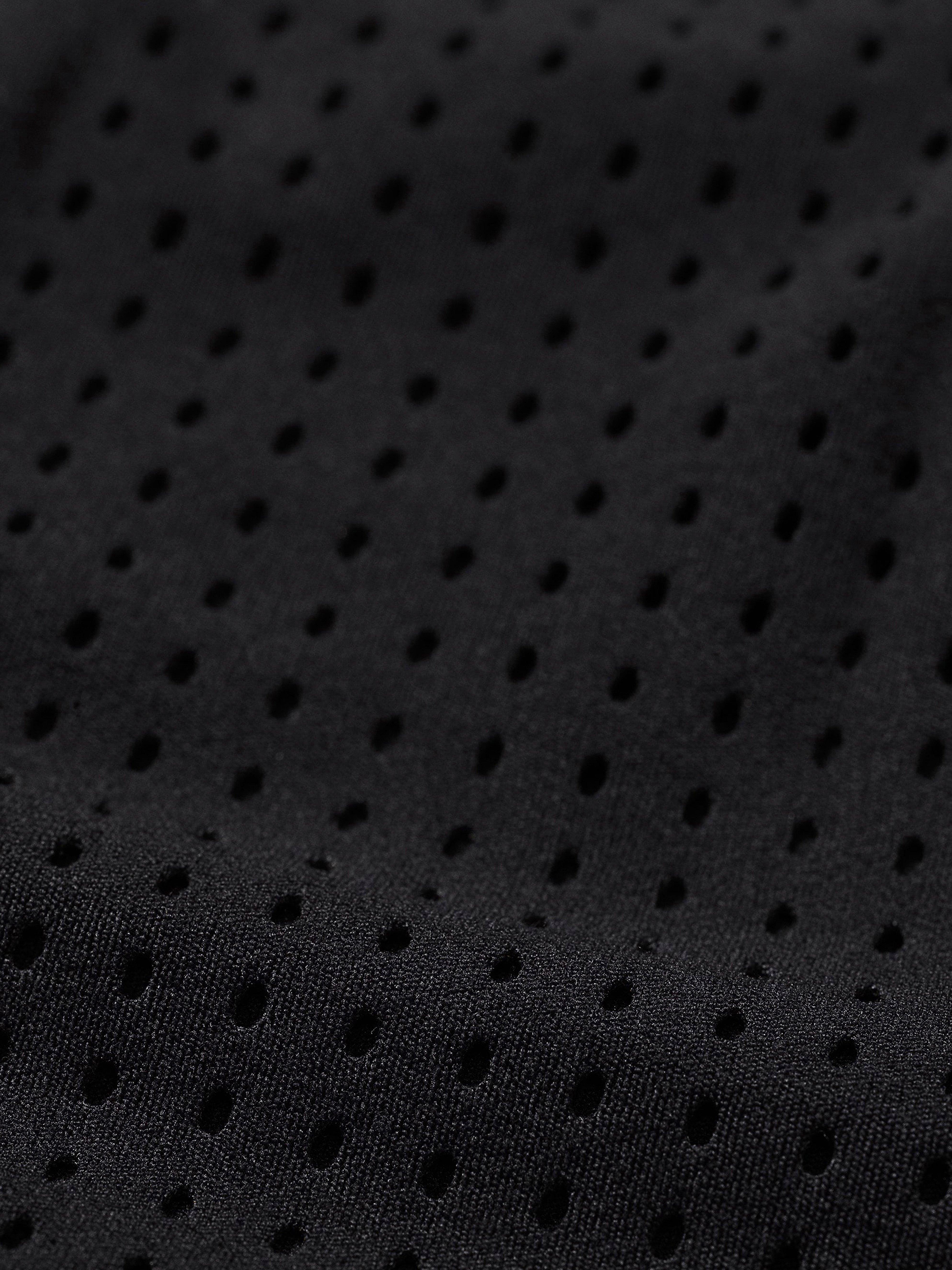 Sportovní podprsenka se střední oporou – Closely Black