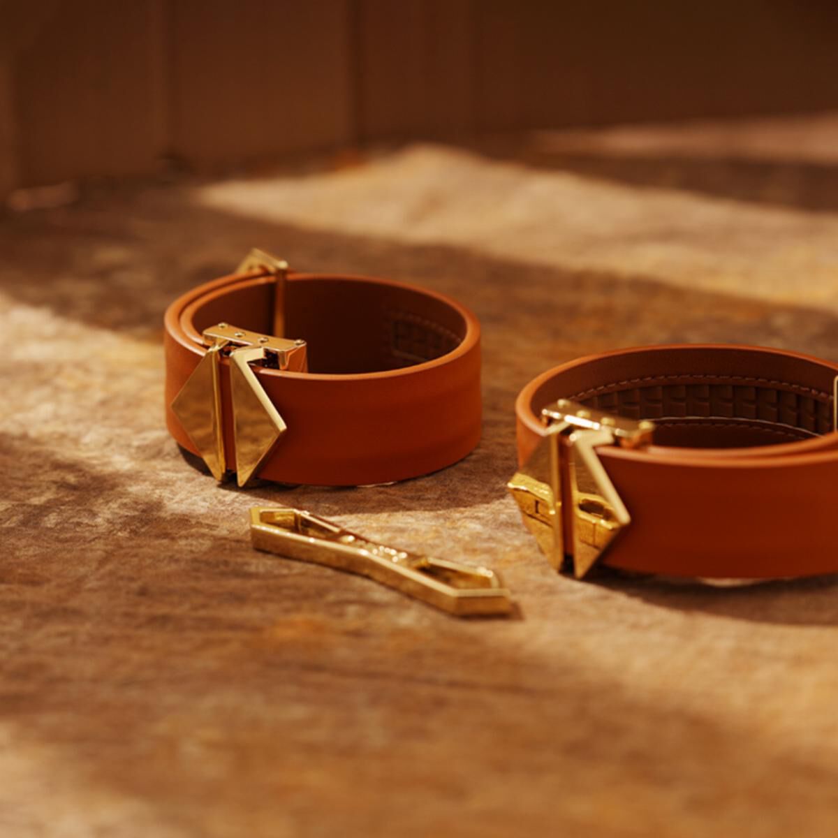 Set di manette e bracciale Lockink marroni
