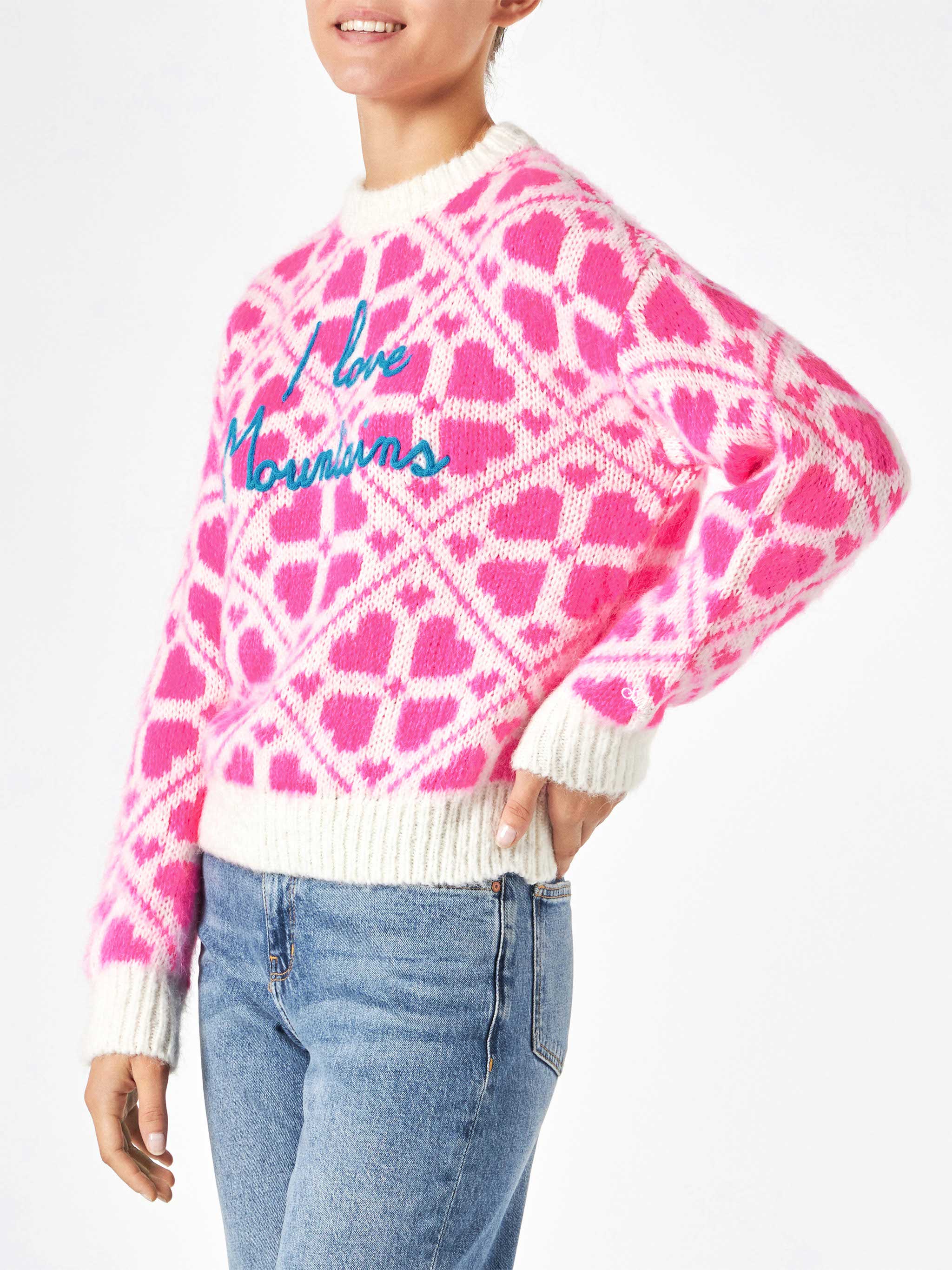 Damenpullover aus angerautem Material mit Rundhalsausschnitt und Aufschrift