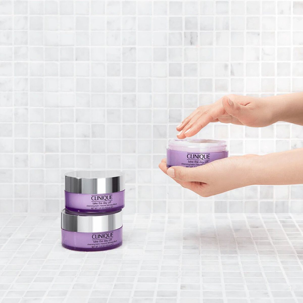 Take The Day Off acu un sejas kosmētikas noņemšanas balzams Fasādes
