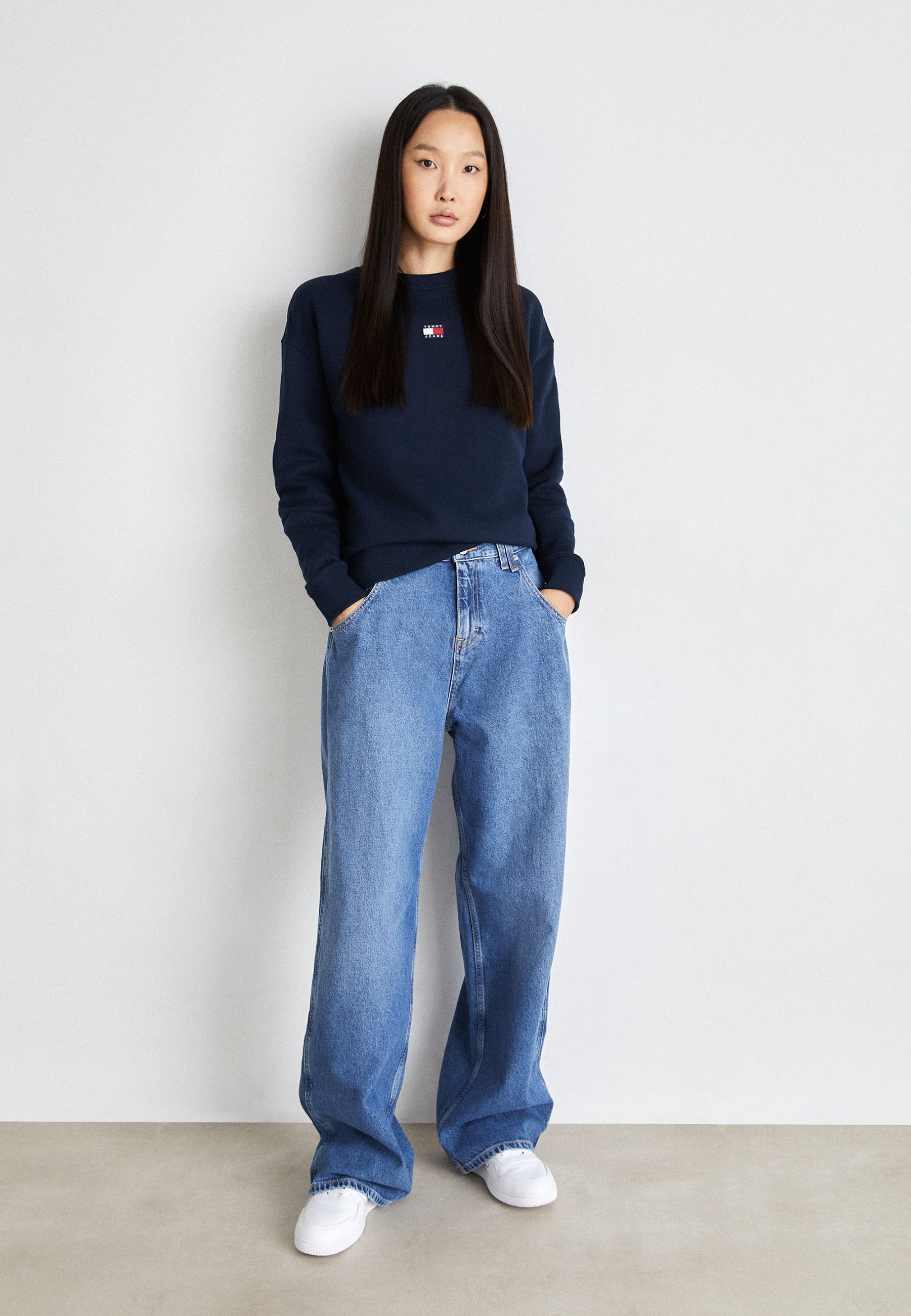 Sweat-shirt Tommy Jeans BADGE CREW EXT - bleu marine foncé