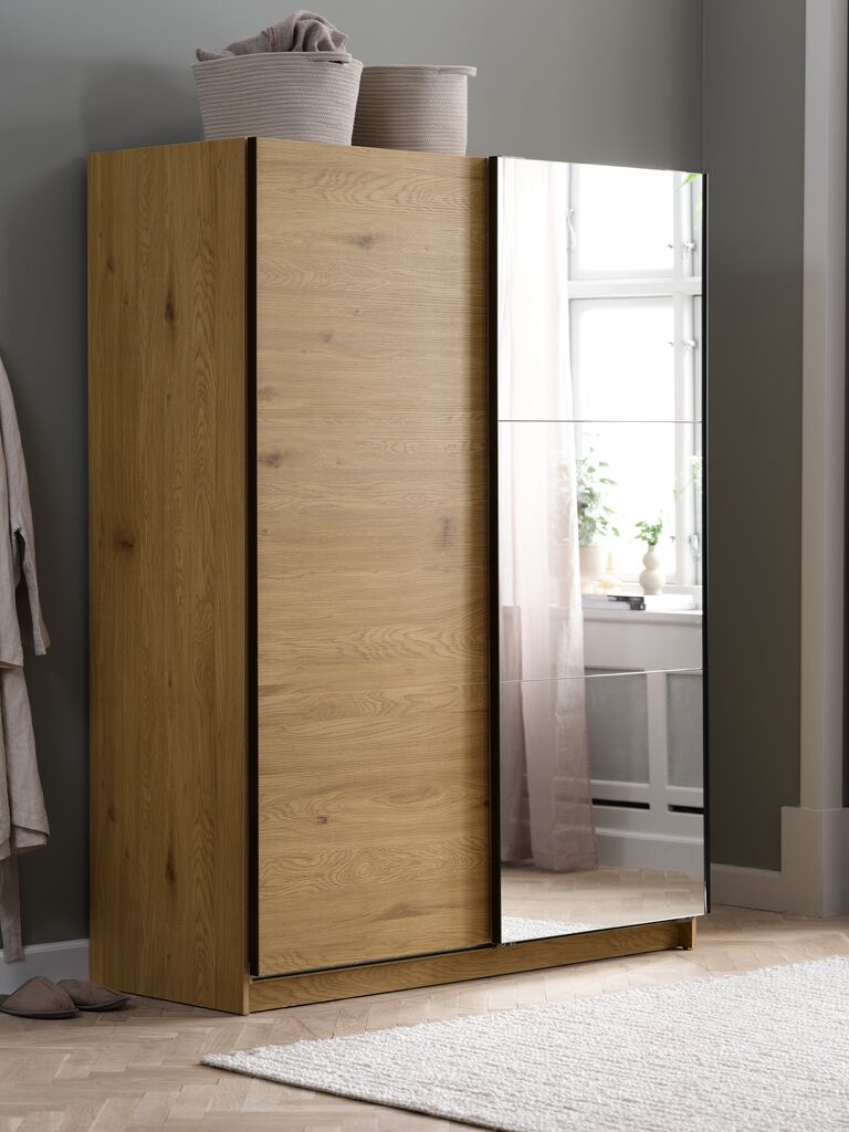 RABERG Omarica RABERG 150x200 z ogledalom, topla barva hrasta